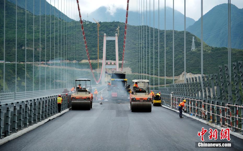 Daduhe bridge XingkangView2018.jpg