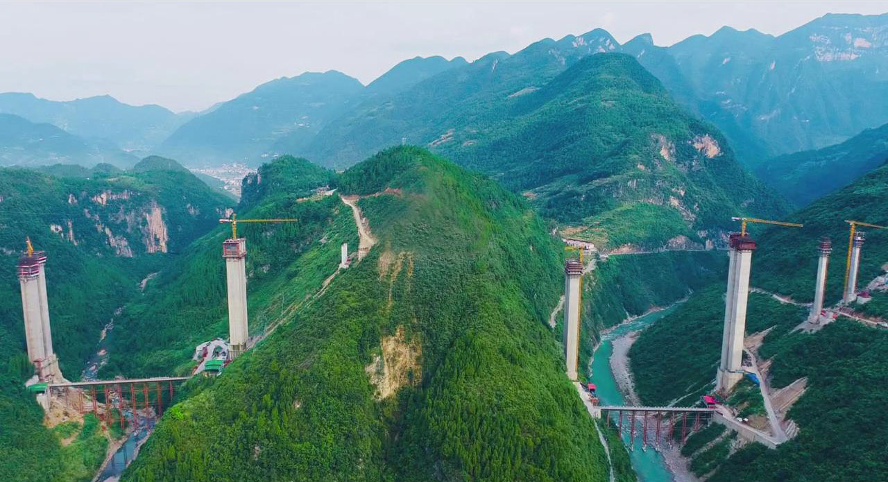 Nanchanggou and Donghe -1 Bridge.jpg