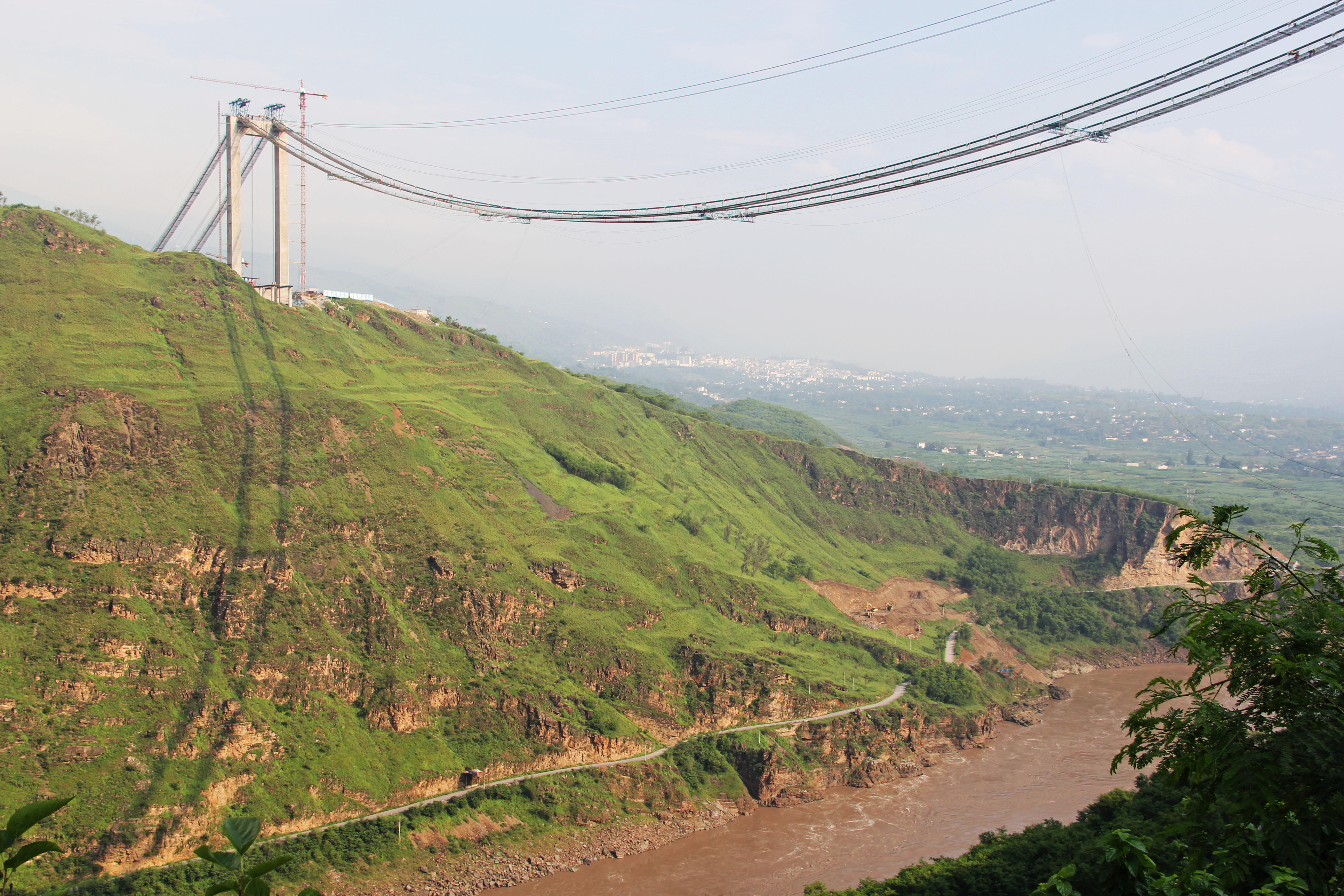 JinshajiangBridgeHulukouCanyon.jpg