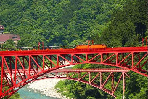 Shin-Yamabiko Bridge KurobeGorge copy.jpg