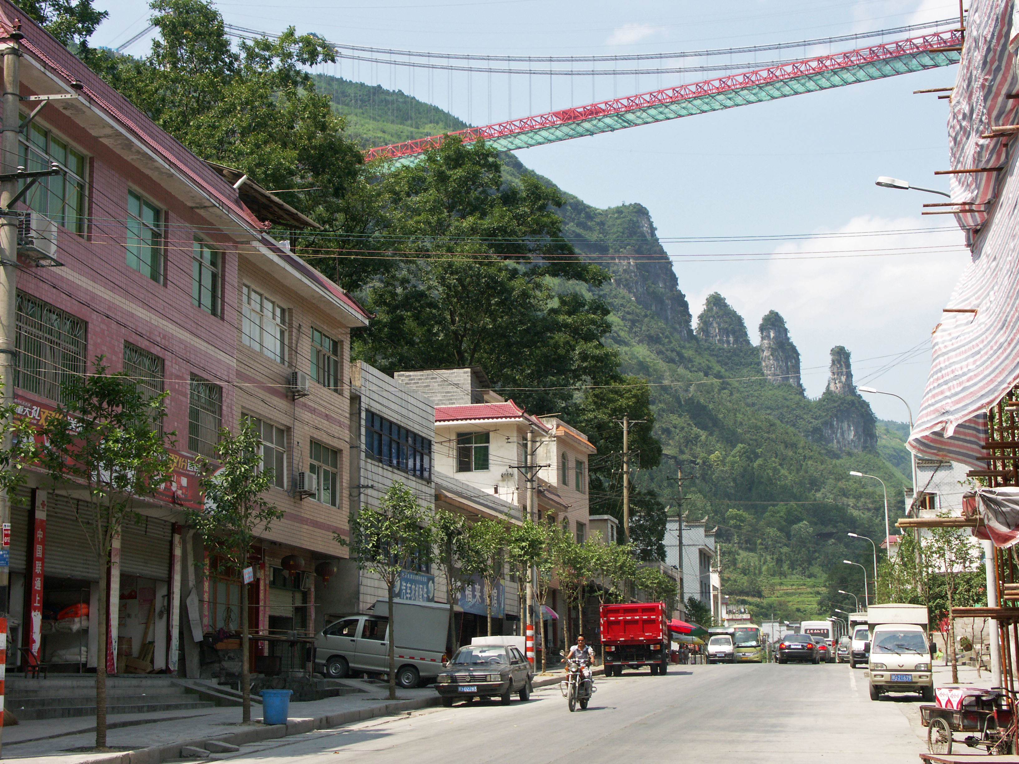 Aizhai3SistersStreet.jpg