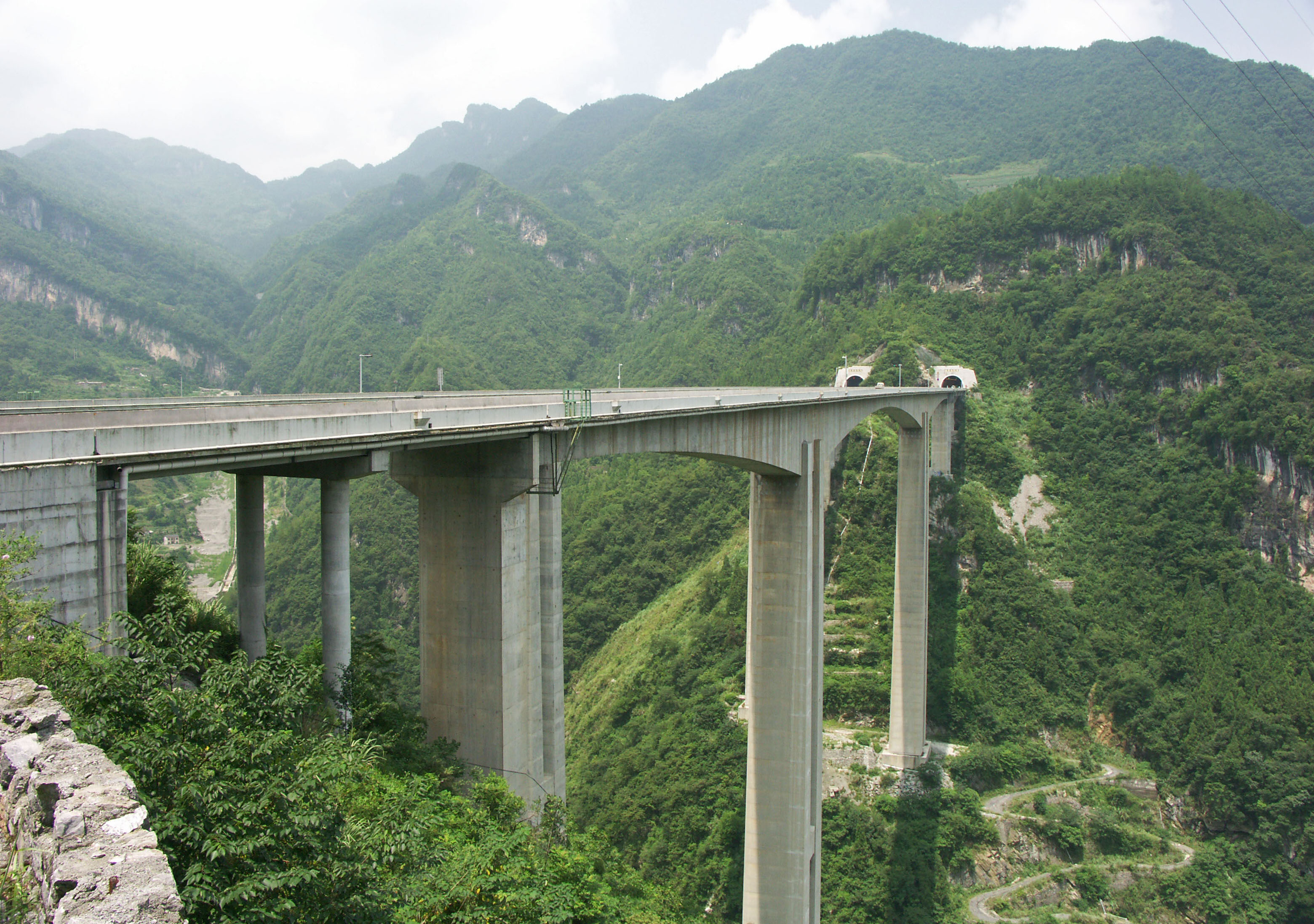 WeijiazhouWideBridgeView.jpg