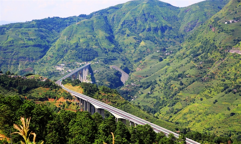 Beipanjiang bridge Shuipan and Wanglongbao.jpg