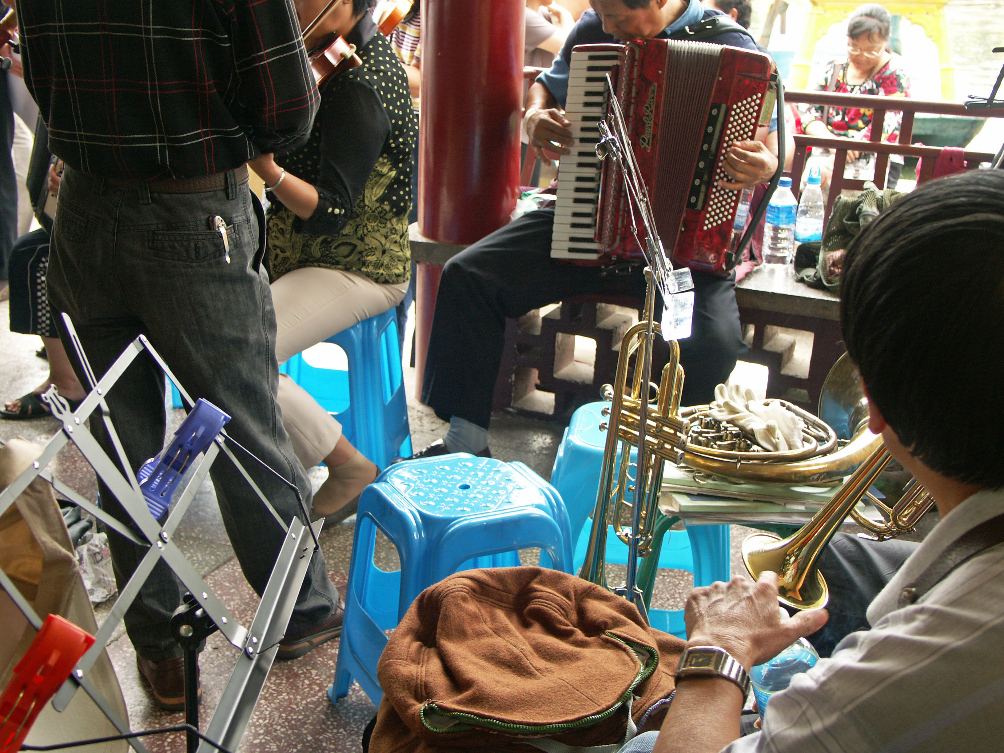 KunmingDaquanParkMusicians2.jpg