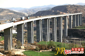 DongbaijuNearQiaoshangzhenShanxi23x50mtrSpans1158mtrLong.jpg