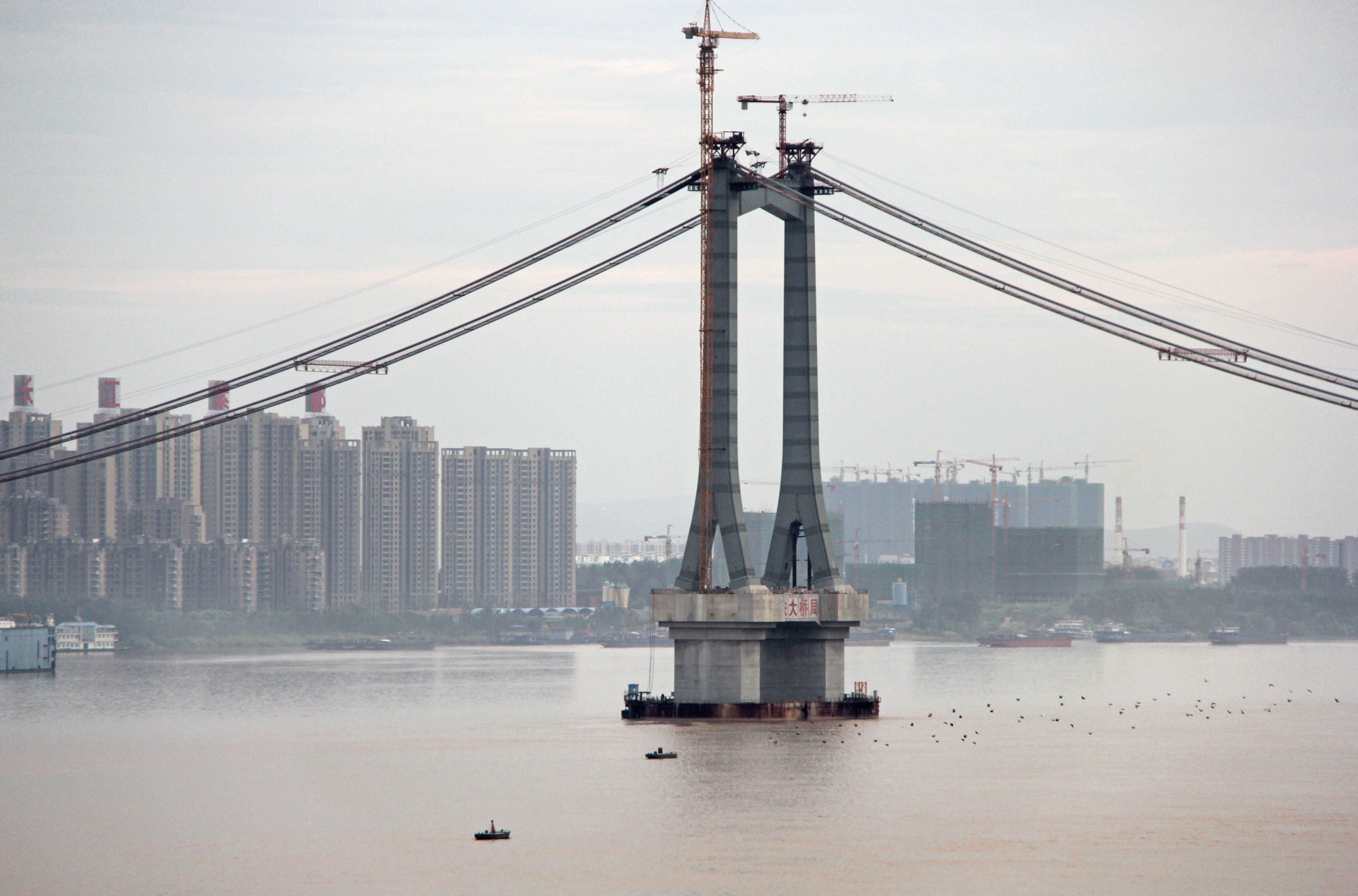 48YingwuzhouCenterPierFromRailway.jpg