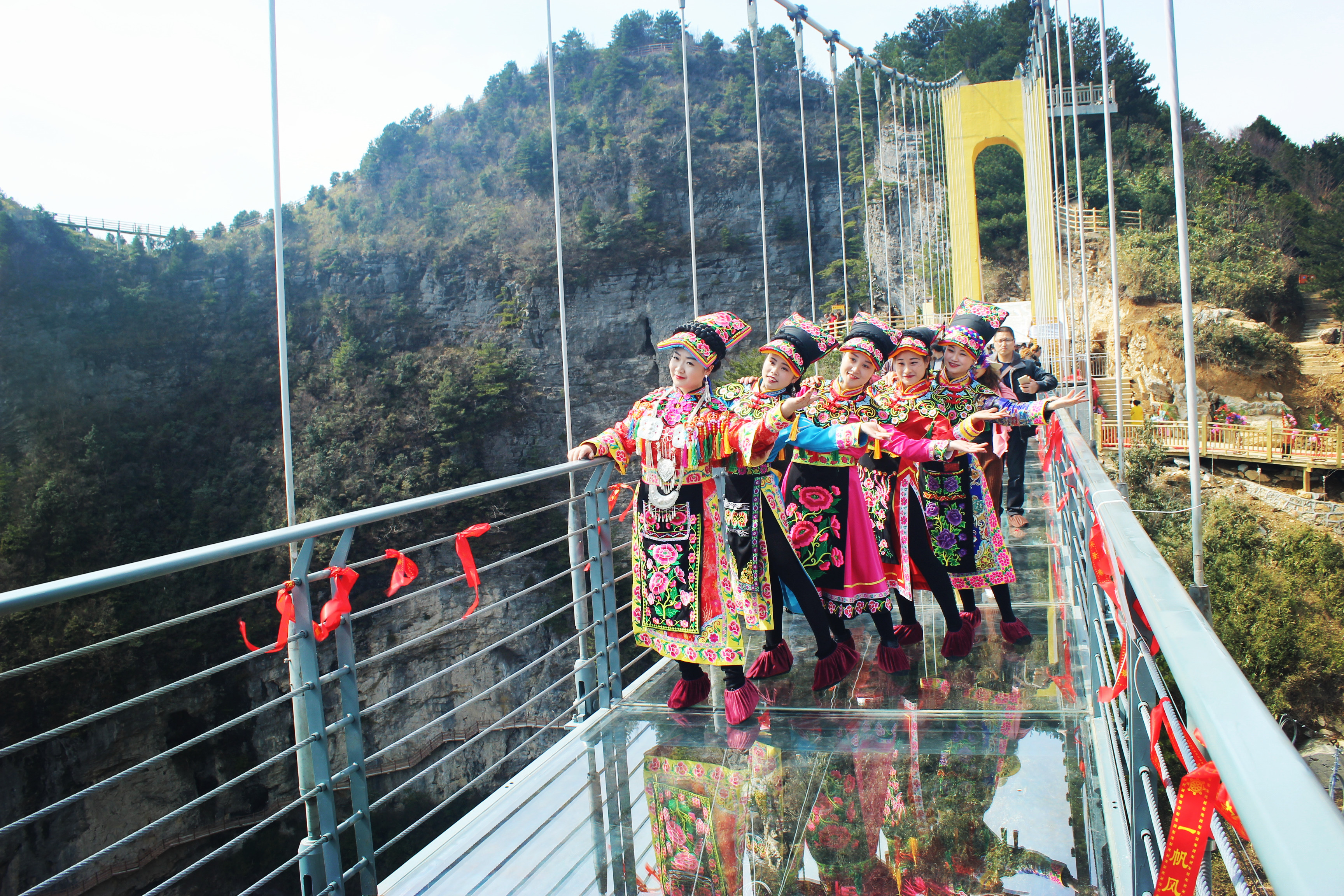 File:Bataishan Glass9.jpg