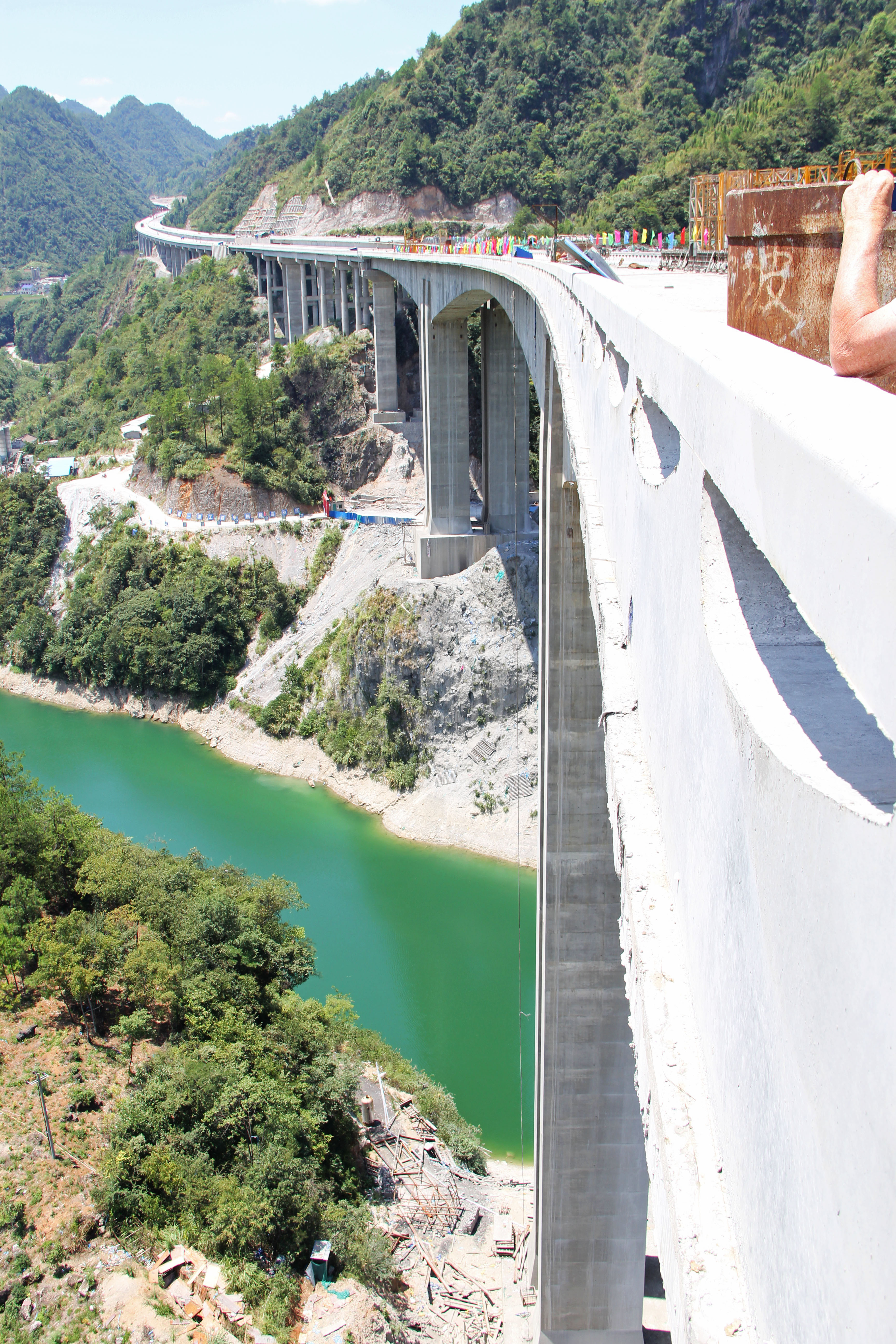 81UnknownZhangjiajieBridge1Pier.jpg