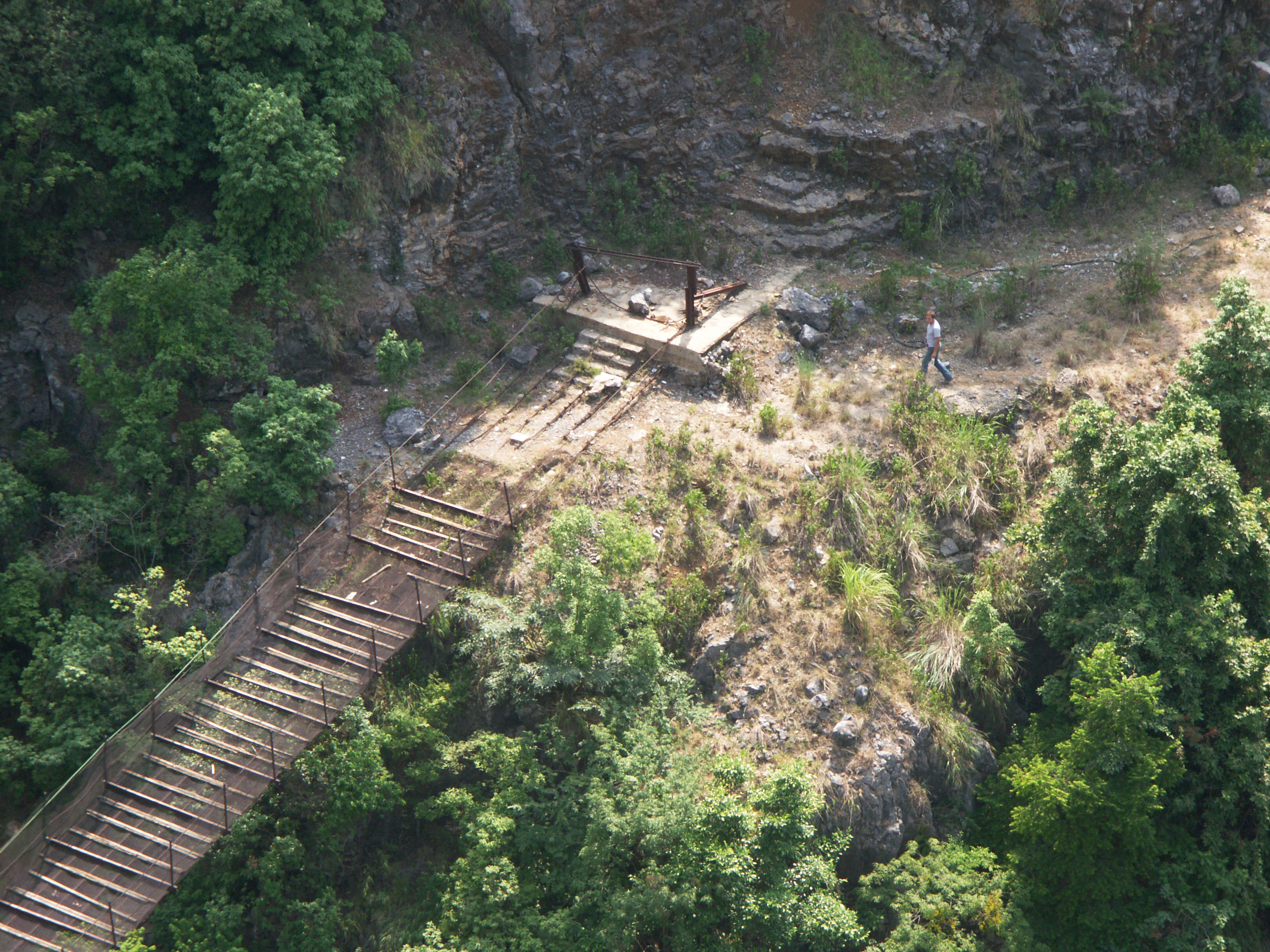 Beipanjiang2011RailwayFootbridge9 copy.jpg