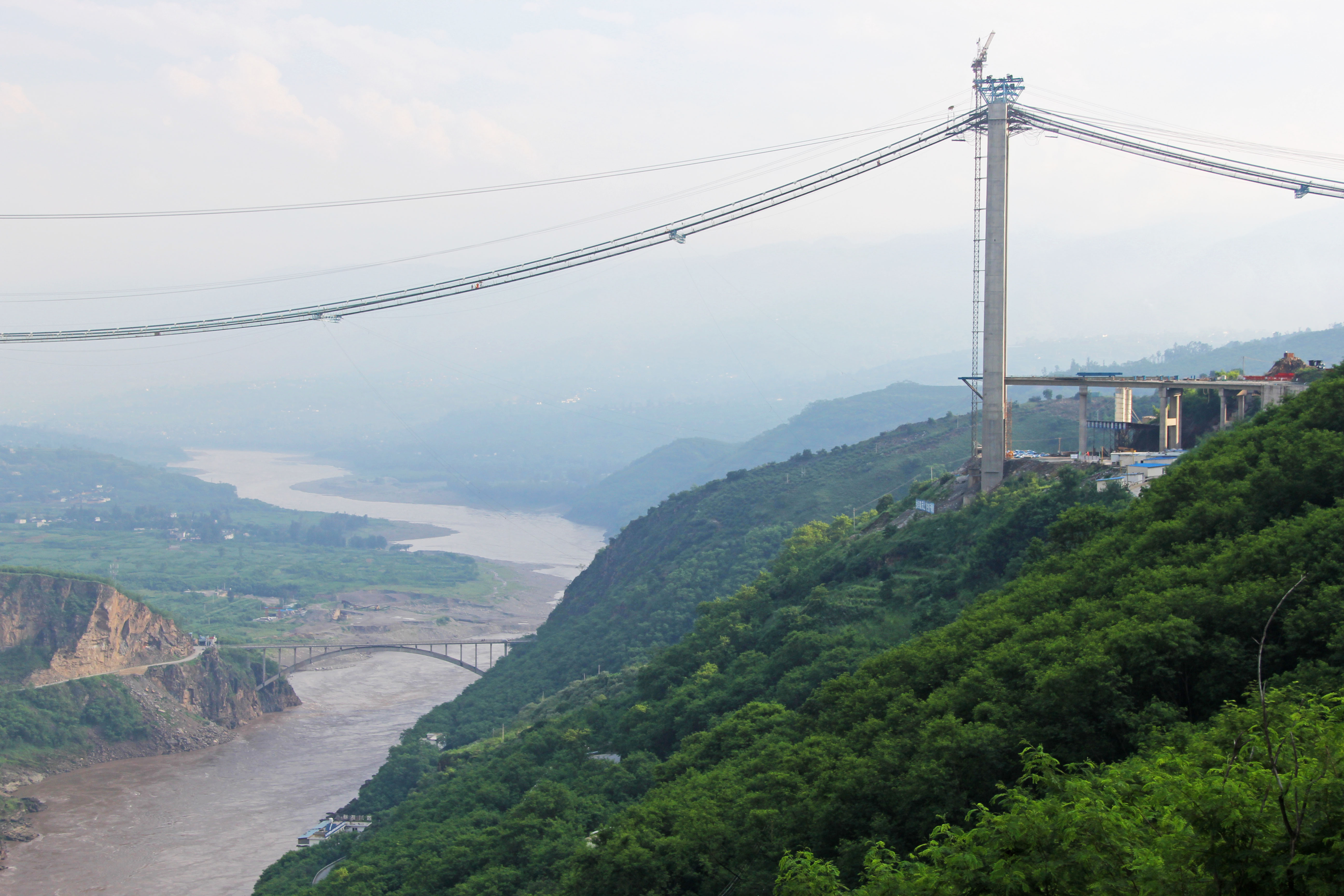 JinshajiangBridgeHulukouWestTower.jpg