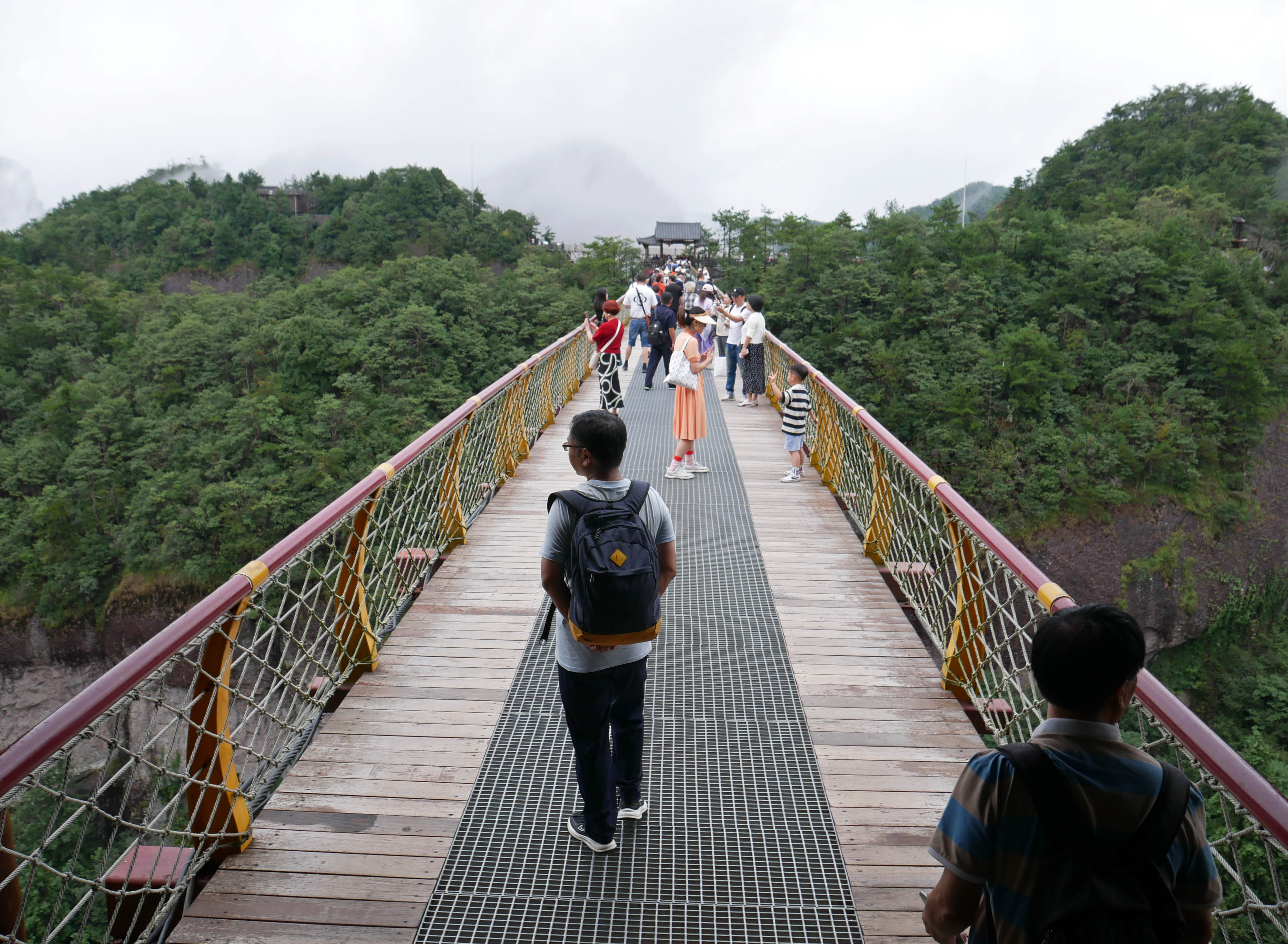NantianFootbridgeDeck.JPG