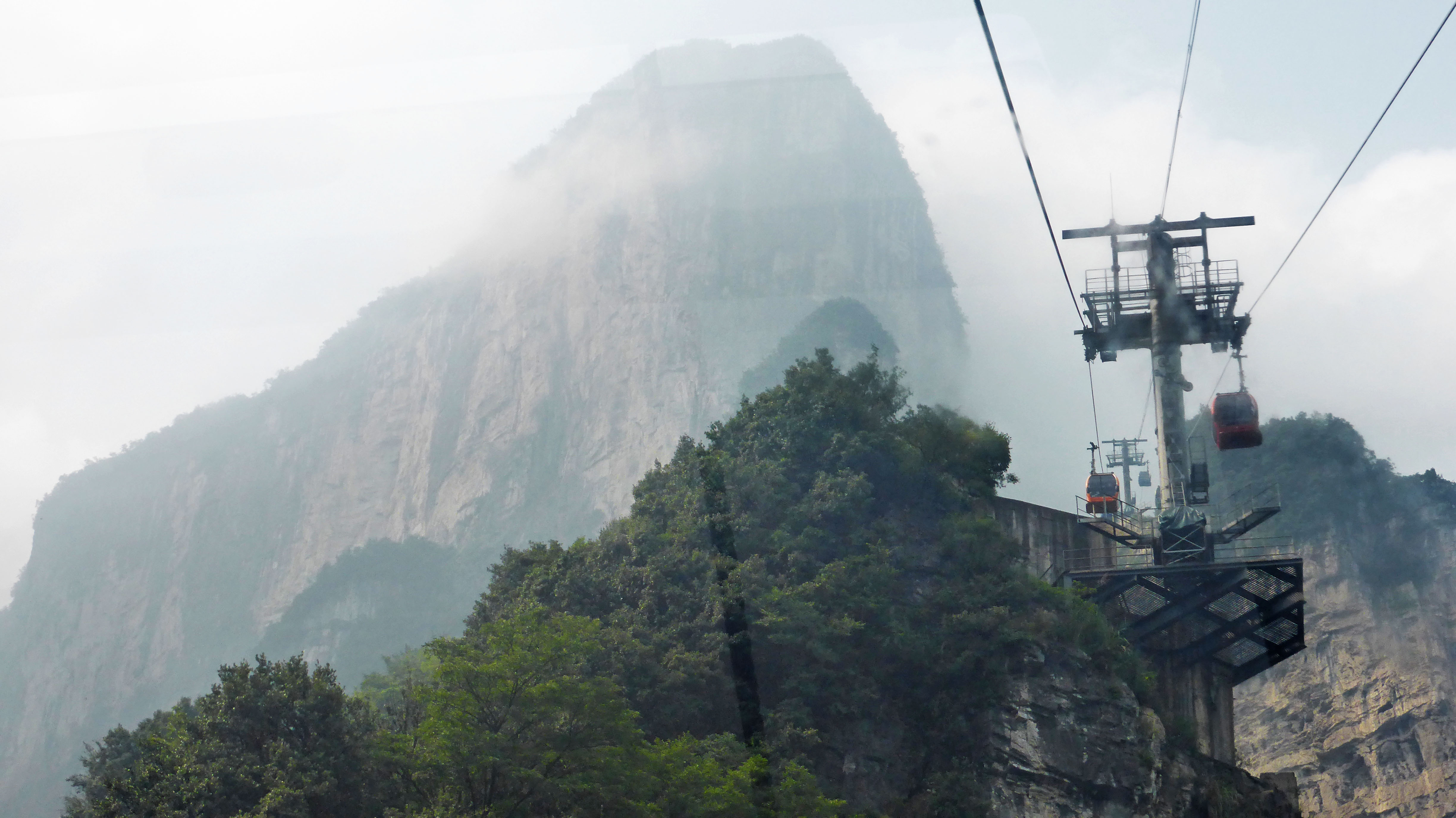 161TianmenMountainRideByFilmer.jpg