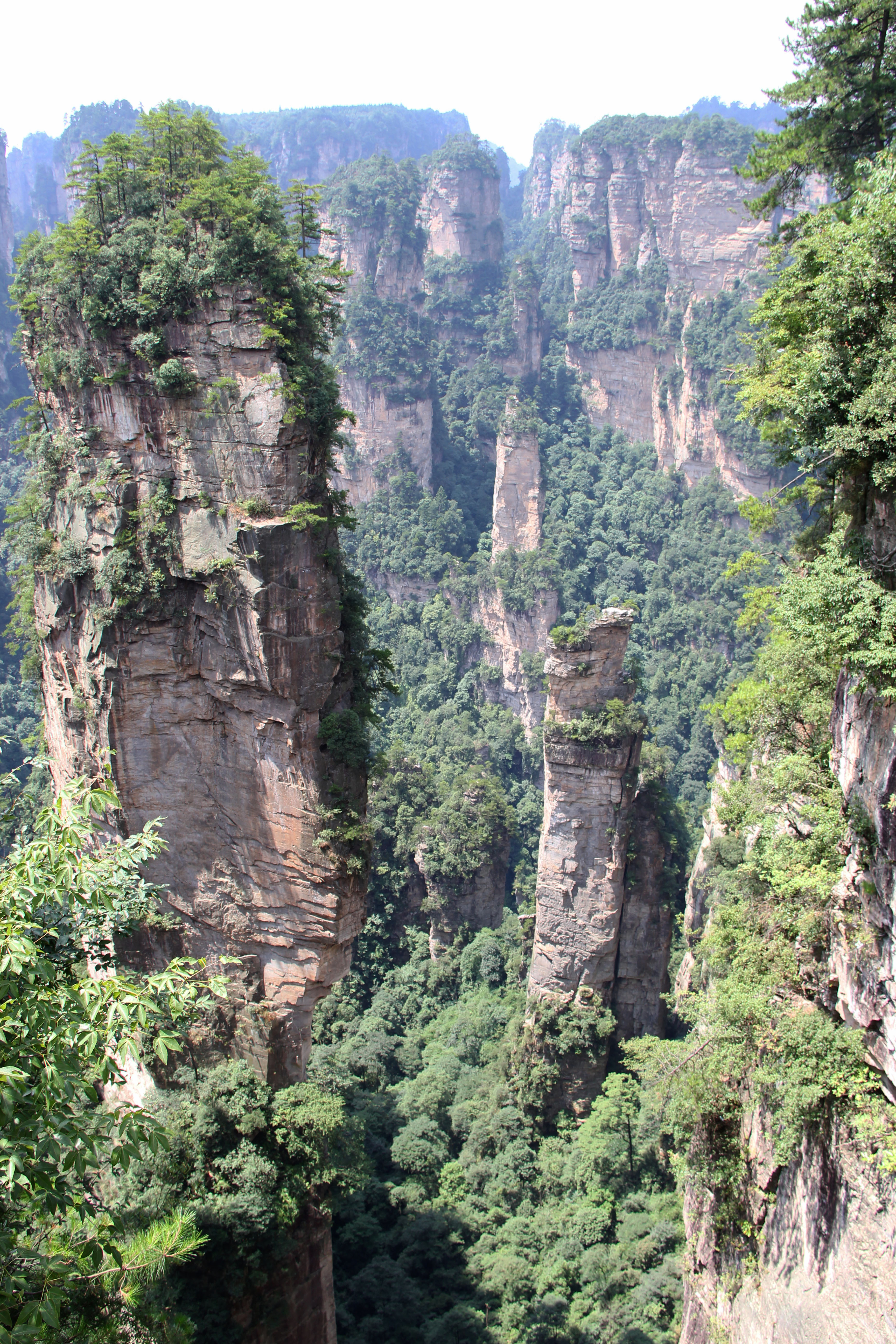 181ZhangjiajieParkFootbridgeRockFormation.jpg