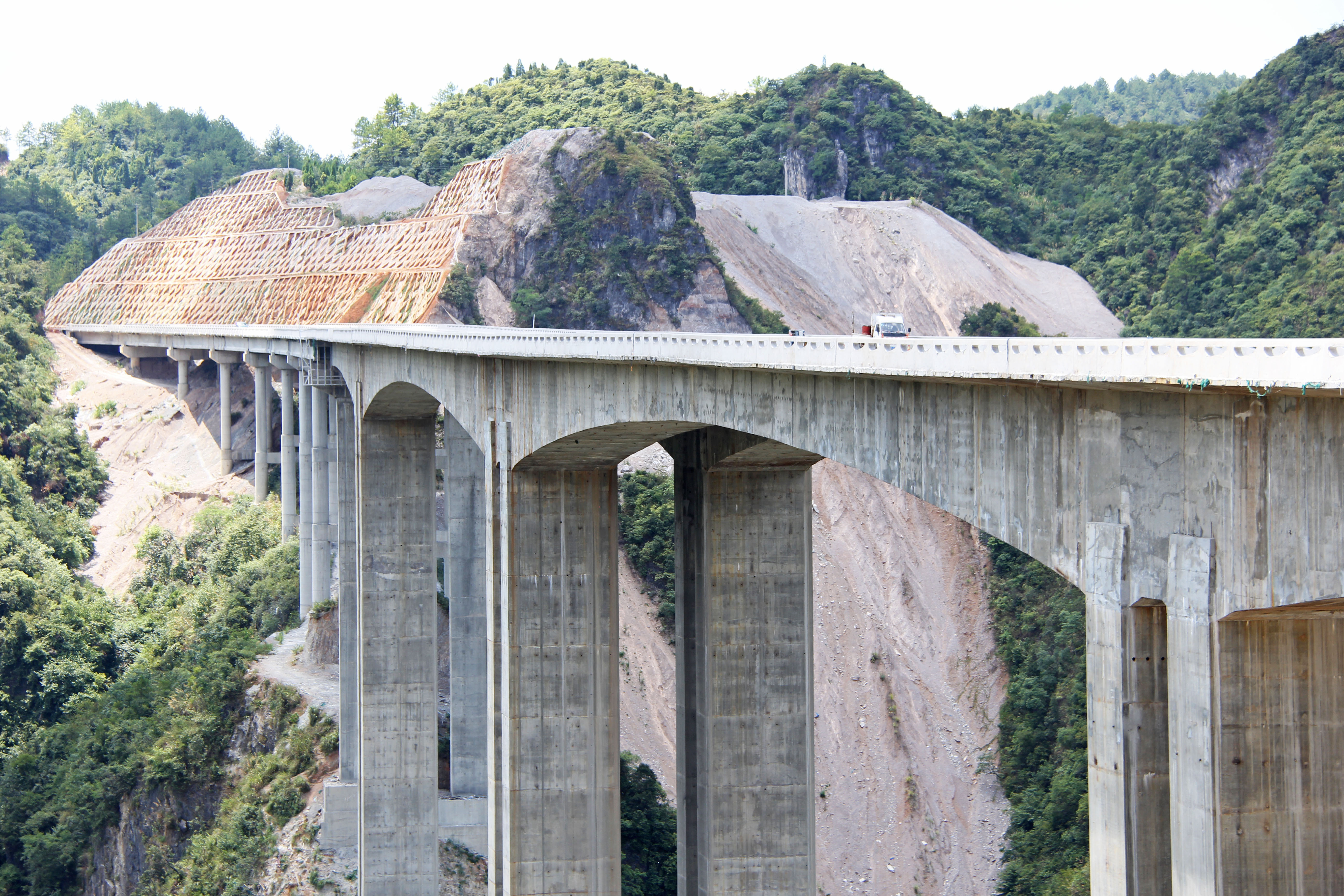 ZhangjiadongBridge2Deck.jpg