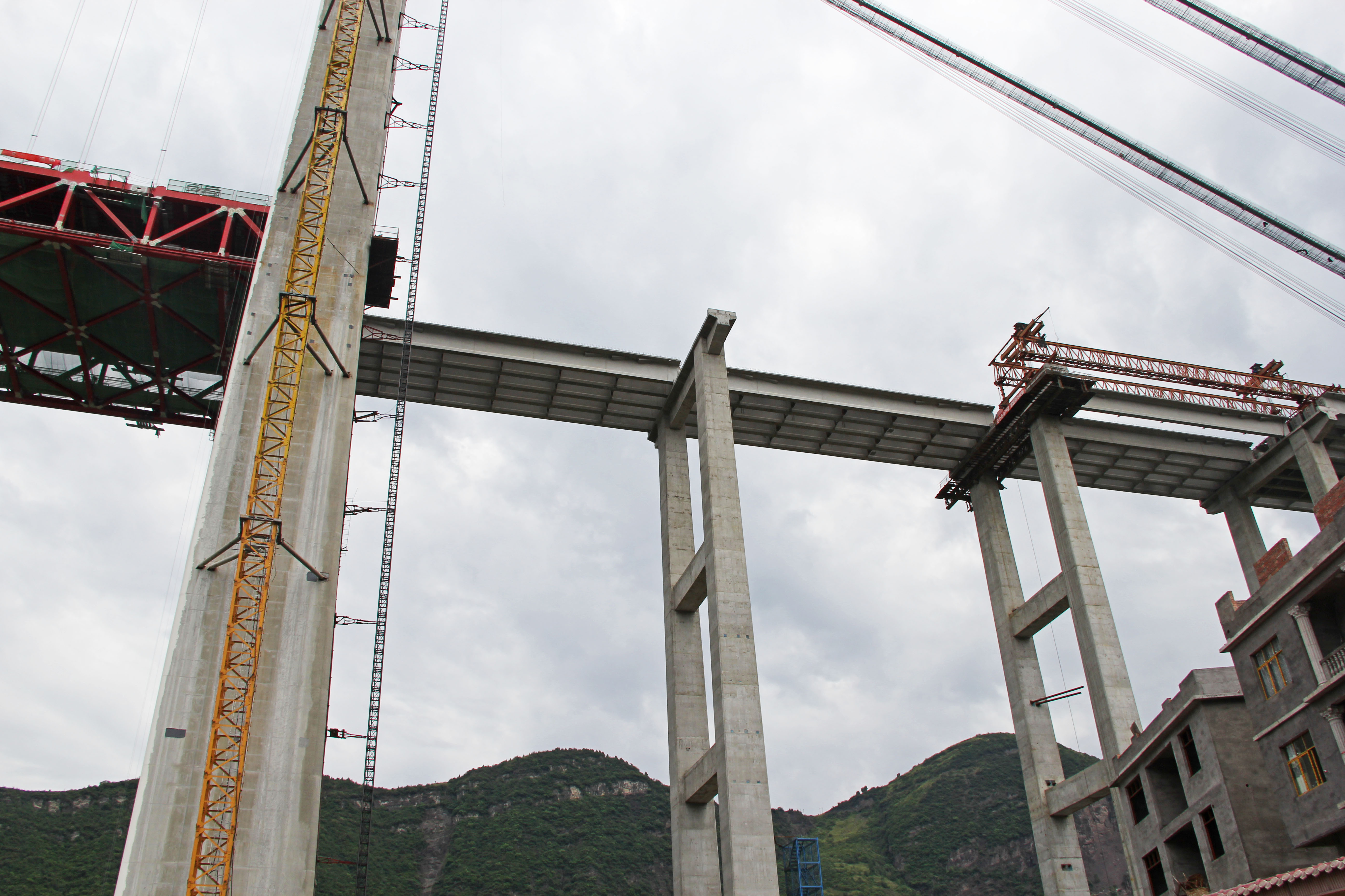 Chishuihe Bridge ChajiaotanEastBeams.JPG