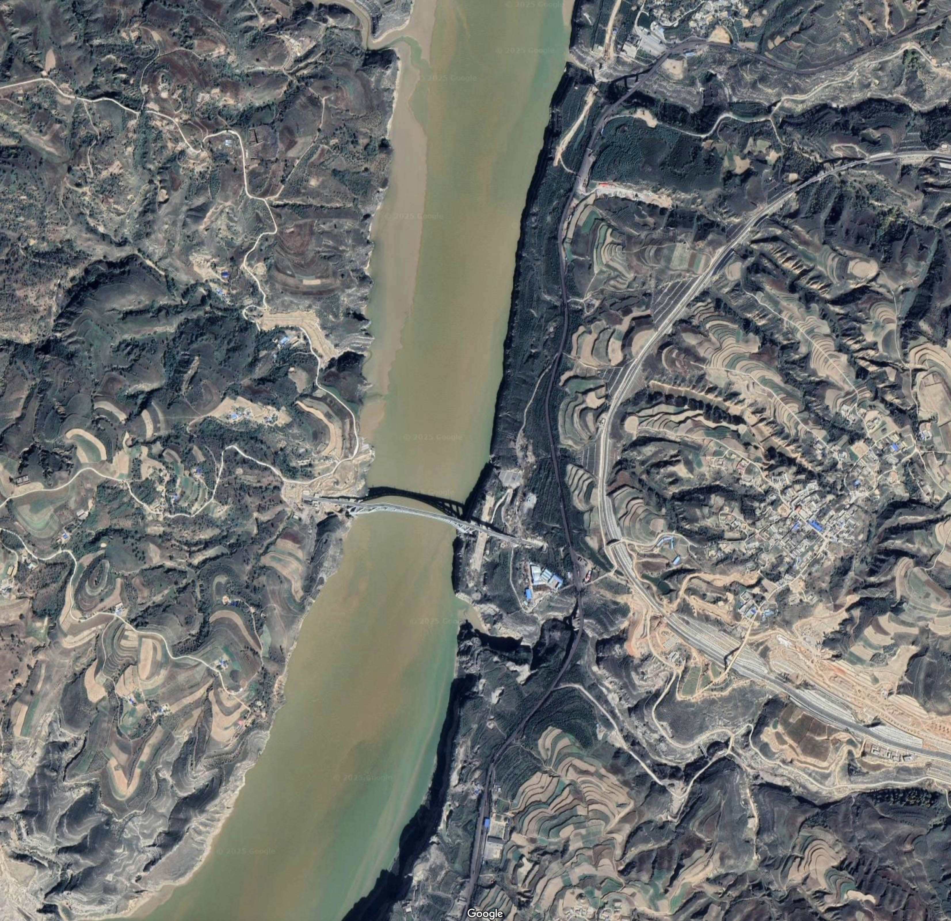 Huanghe Railway Bridge ZhunshuoSatellite.jpg