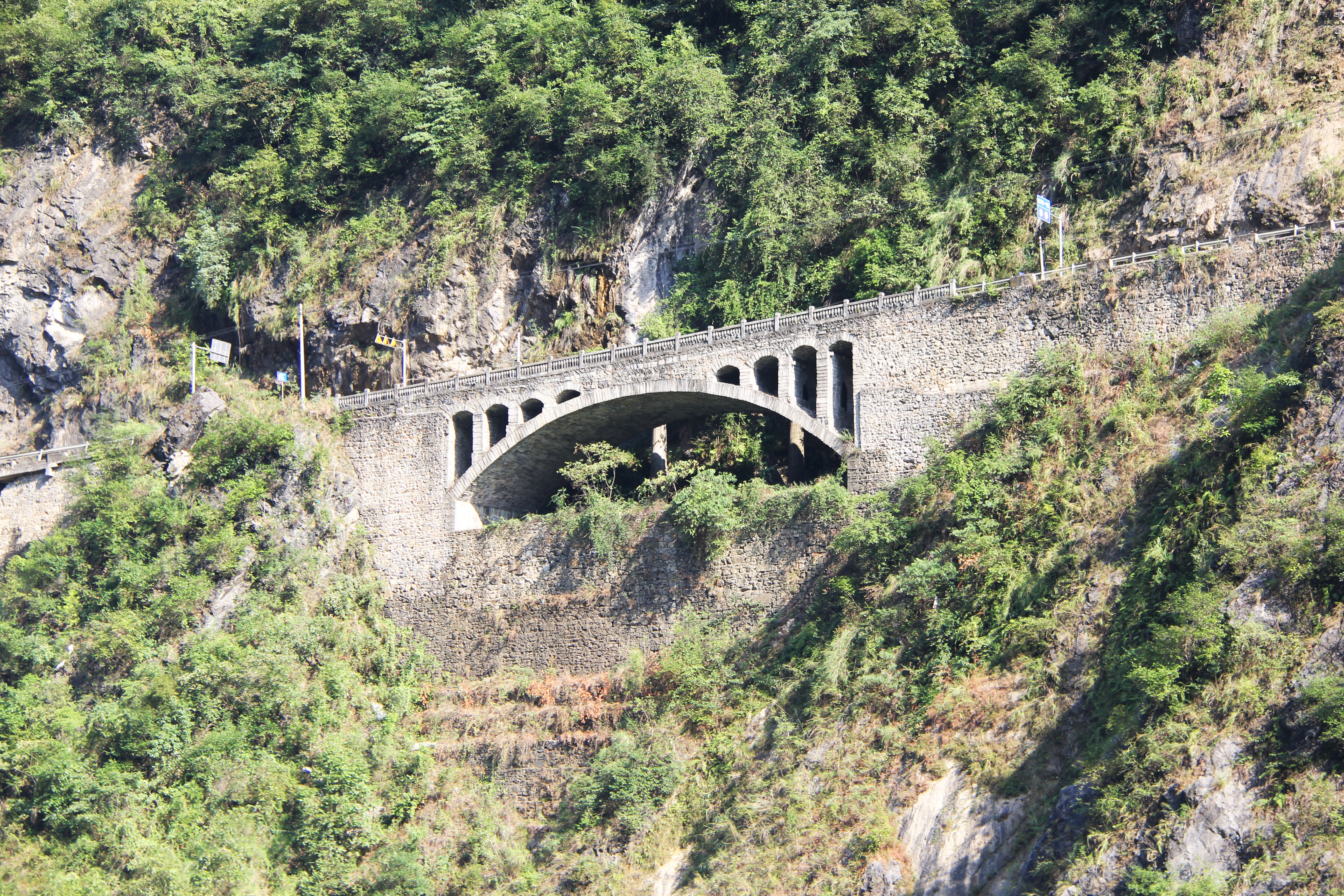 YujiangRiverRoadBridge.jpg