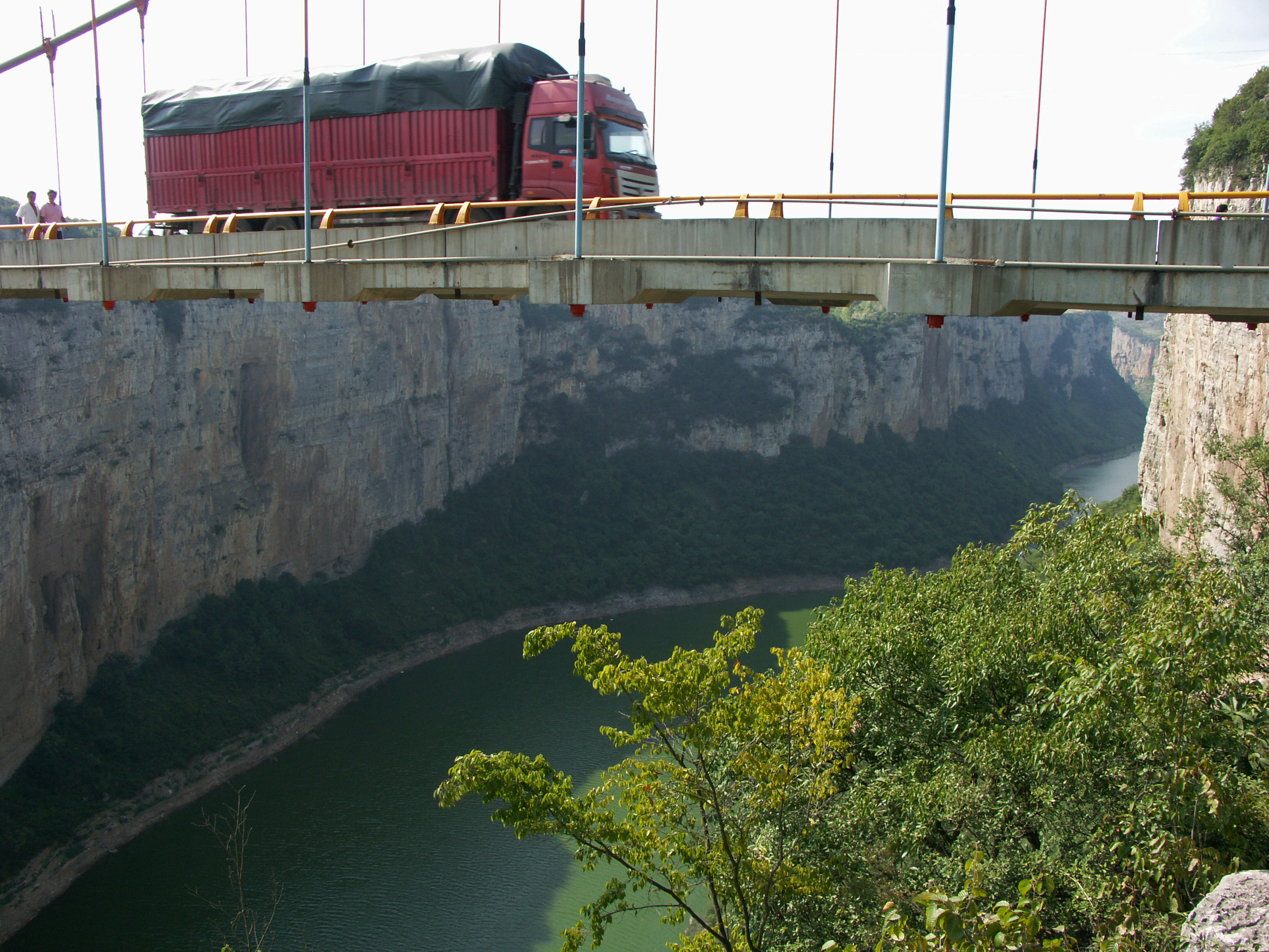 Luojiaohe2011Bridge5 copy.jpg