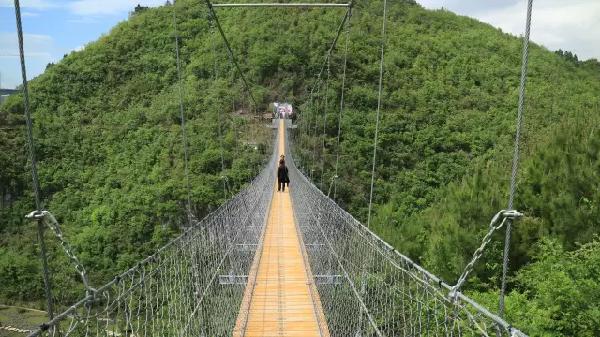 WushanGrandCanyonScenicAreaFootbridge.jpg