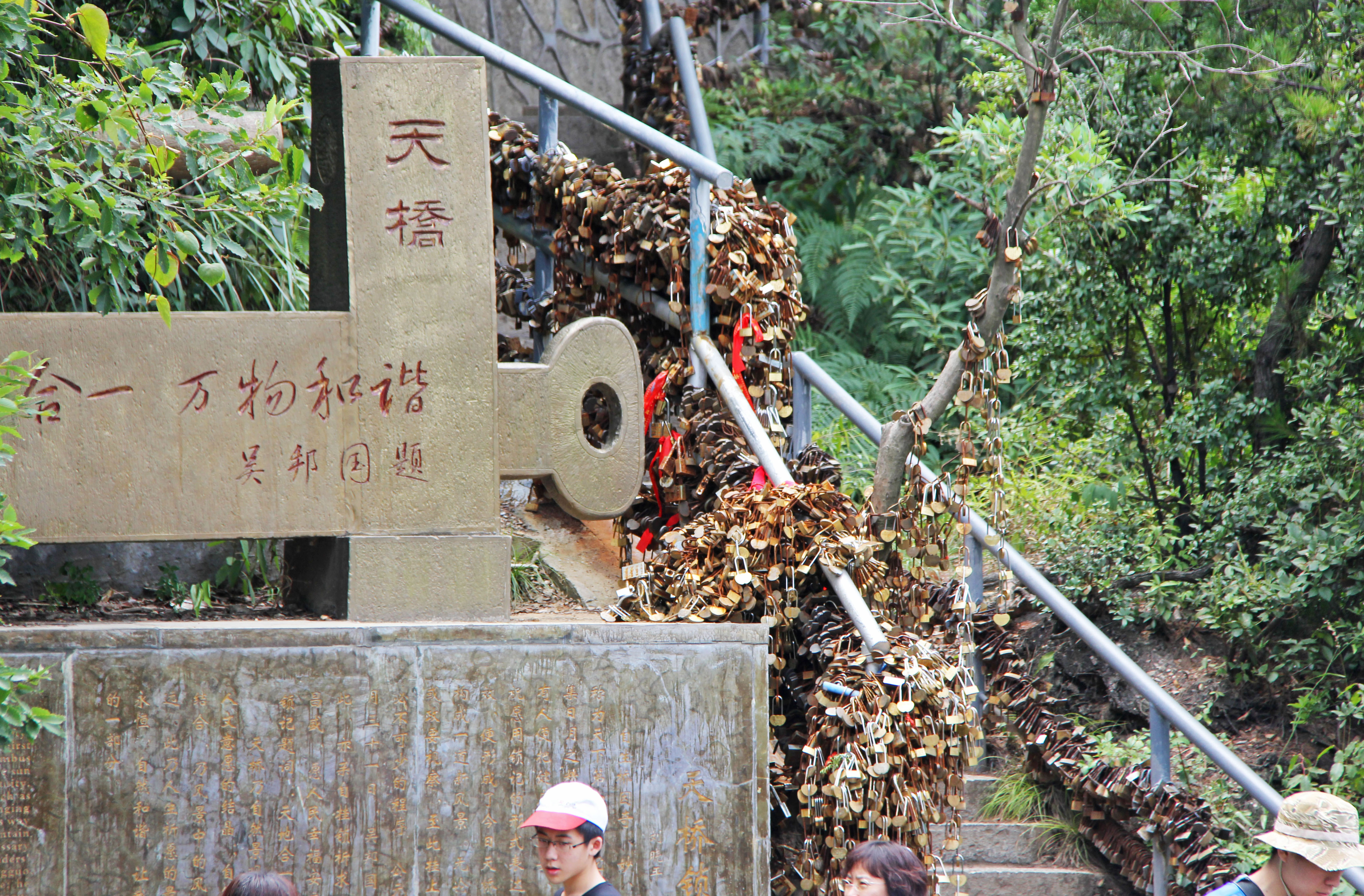 187ZhangjiajieParkLocks.jpg