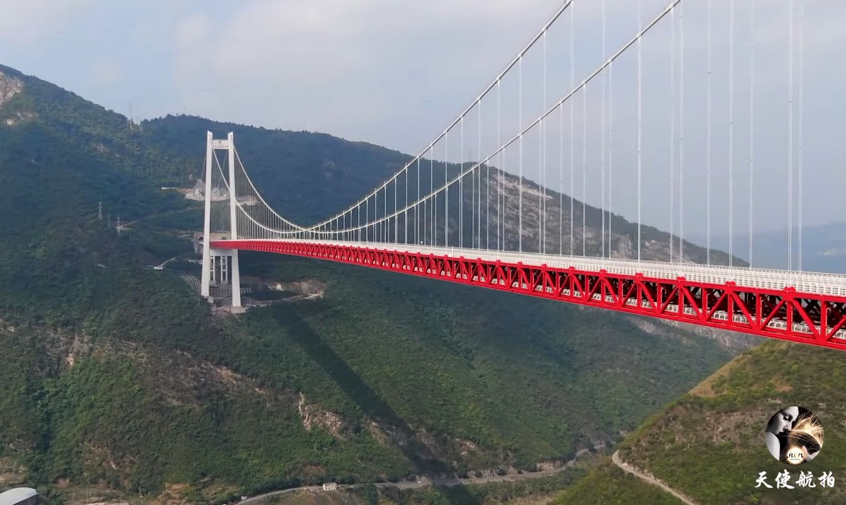 Chishuihe Bridge HongjunDroneTrussRed2.jpg