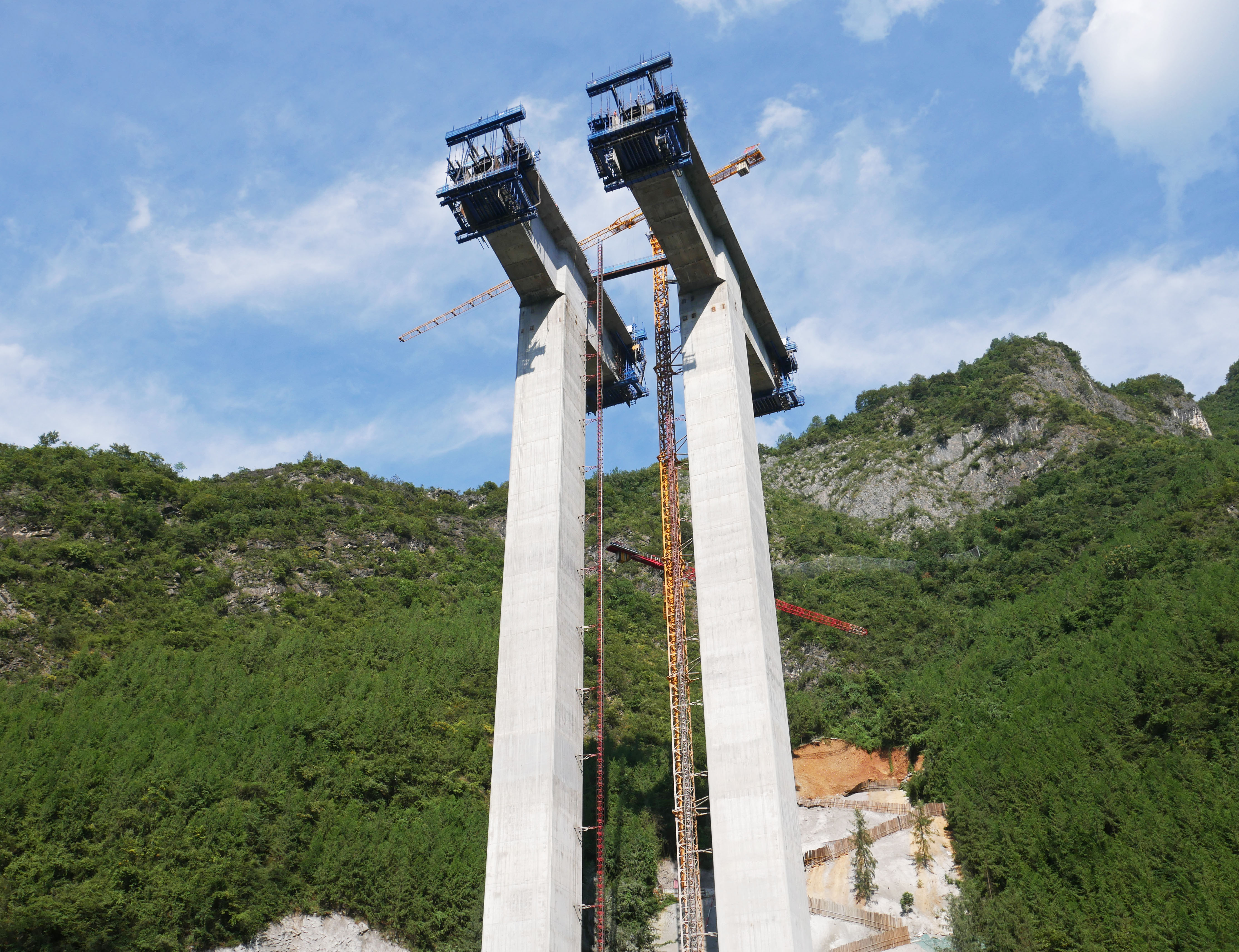 Fenghuang Bridge WuyunkaiMountain.JPG