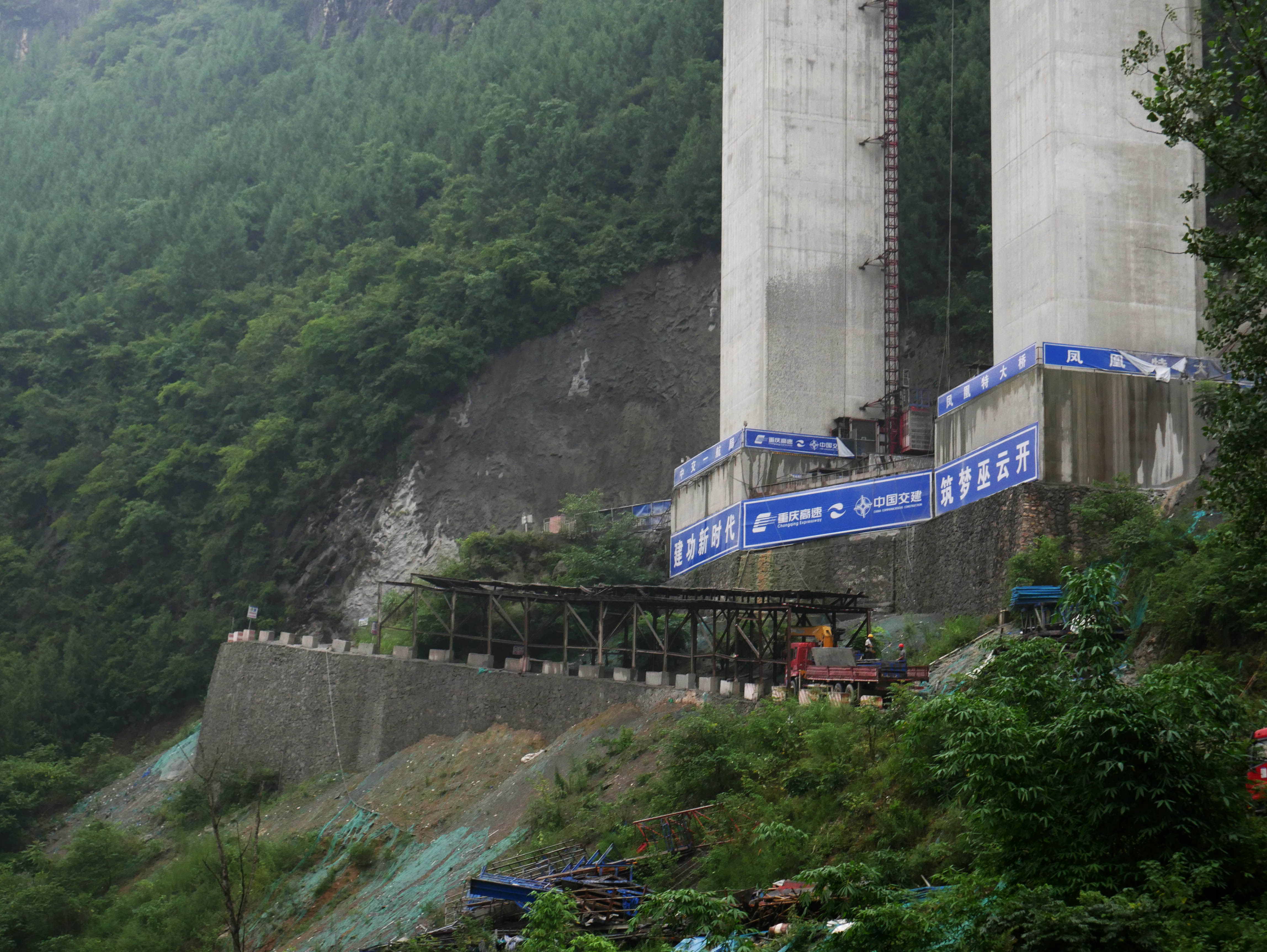 Fenghuang Bridge WuyunkaiPierBottom.JPG