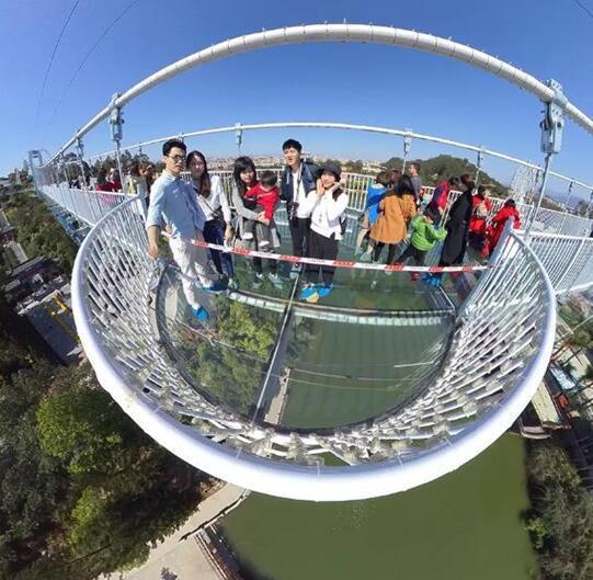 Yinxianshanzhuang glass bridgeFisheye.jpg