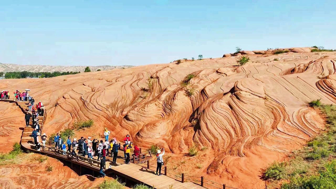 File:BolangguGlassFormations.jpg