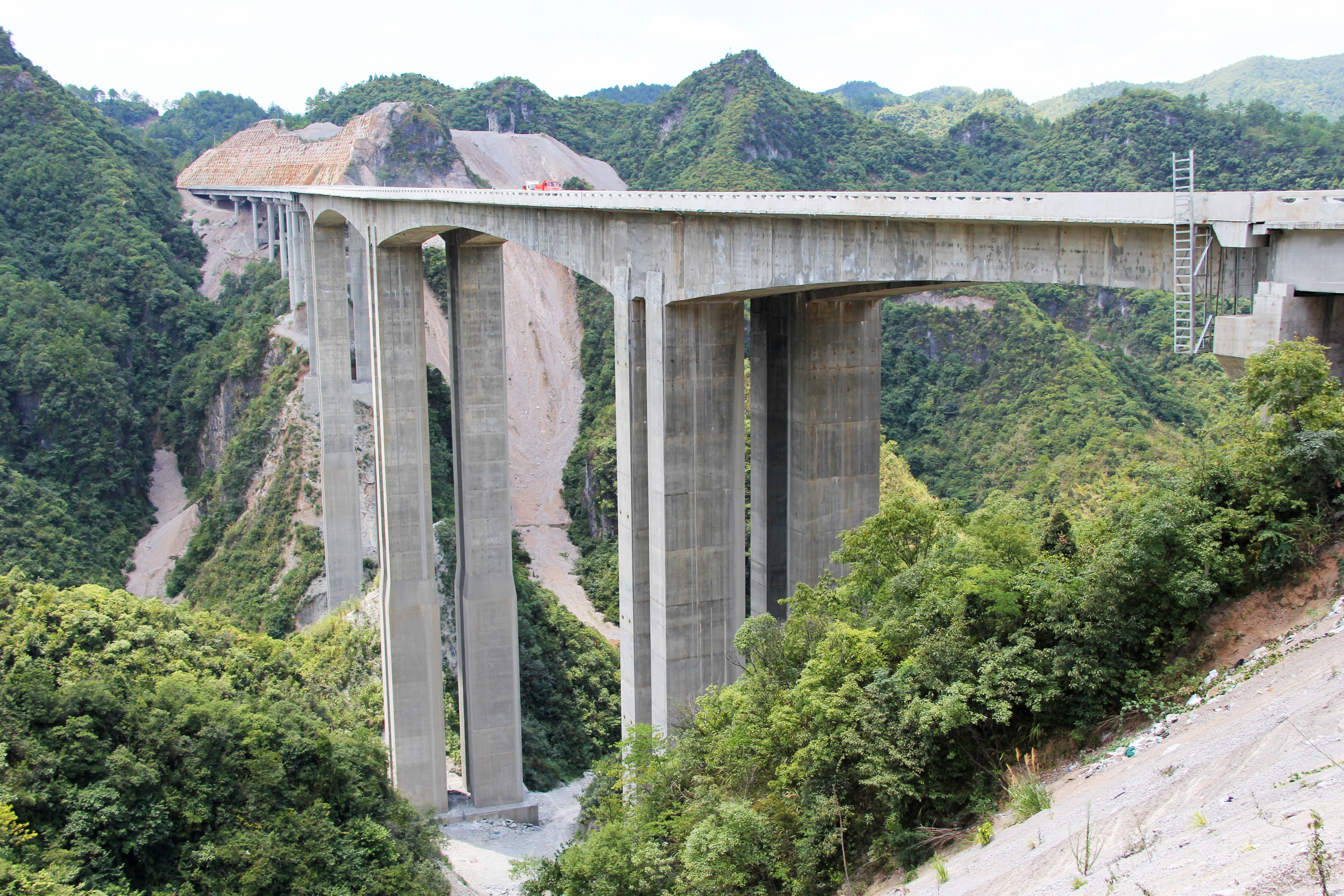 83UnknownZhangjiajieBridge2WideView.jpg