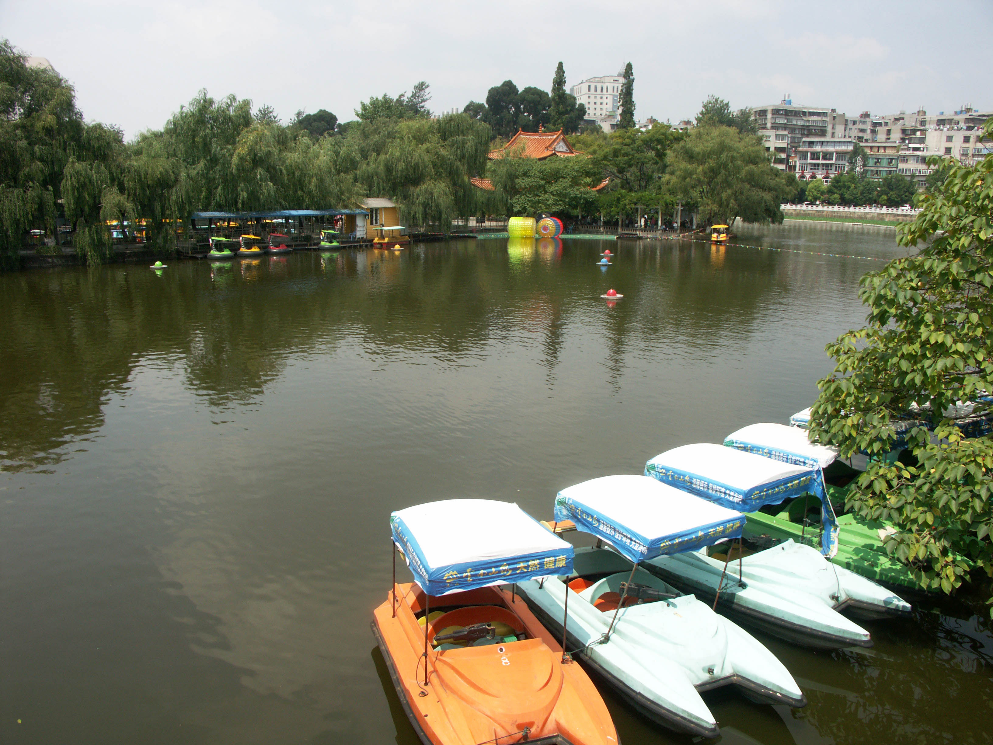 KunmingParkLake.jpg