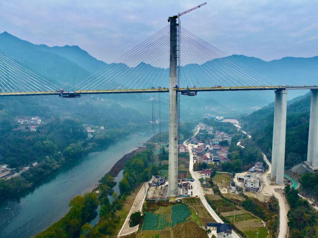 Loushui Bridge ChangtanheClosure.jpg