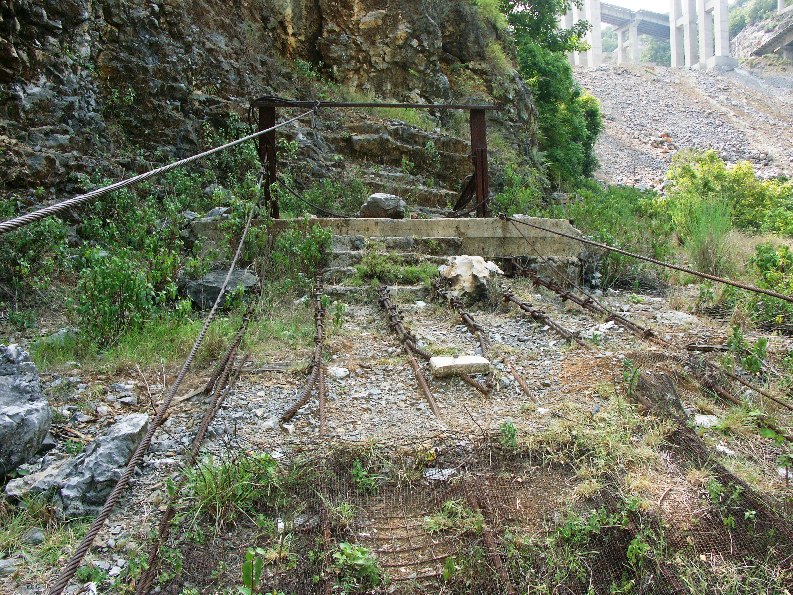 Beipanjiang2011RailwayFootbridge27.jpg