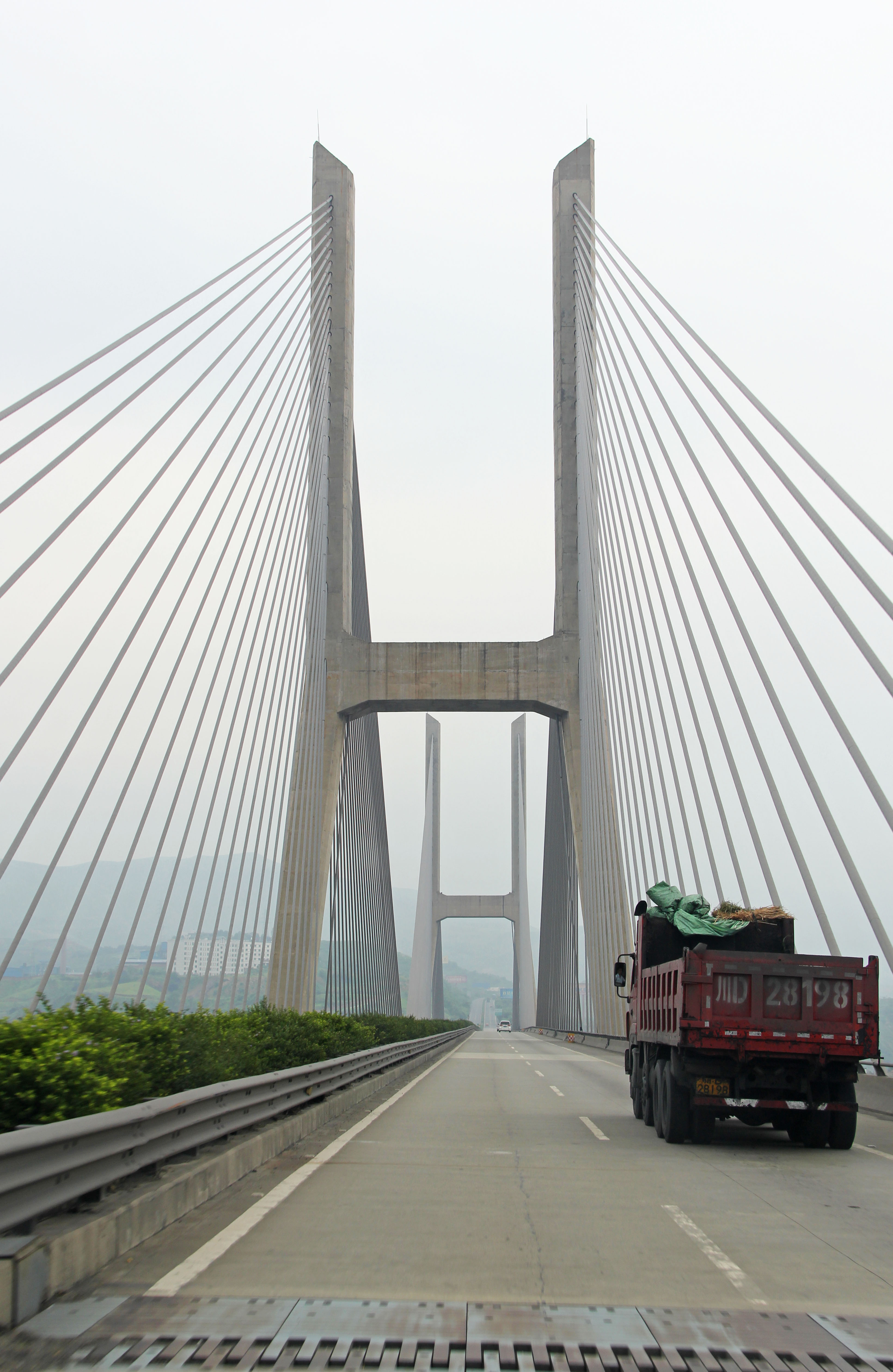 JinshajiangXipanTower&Road.jpg