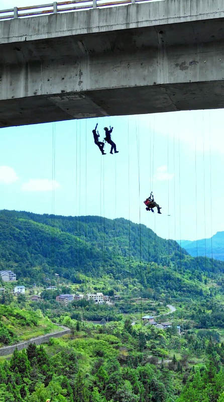 File:ShanwangdianRopeClimbers3.jpg