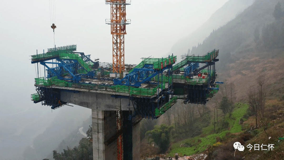 Tongzihe Bridge Jinrentong Cables3.jpg