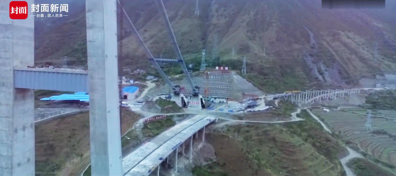 Daduhe bridge XingkangWestDeckCurve.jpg