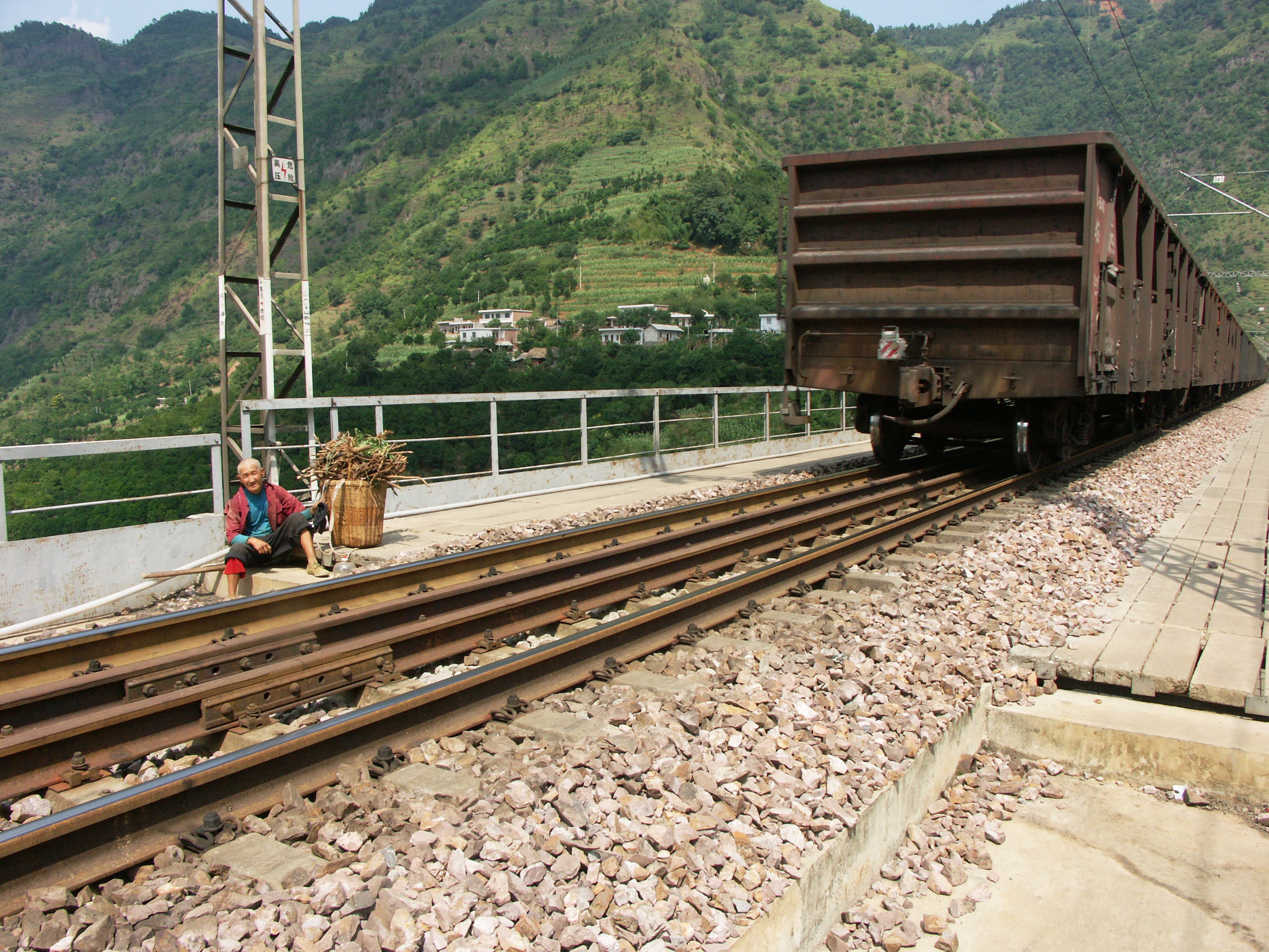 Beipanjiang2011RailwayTrain.jpg