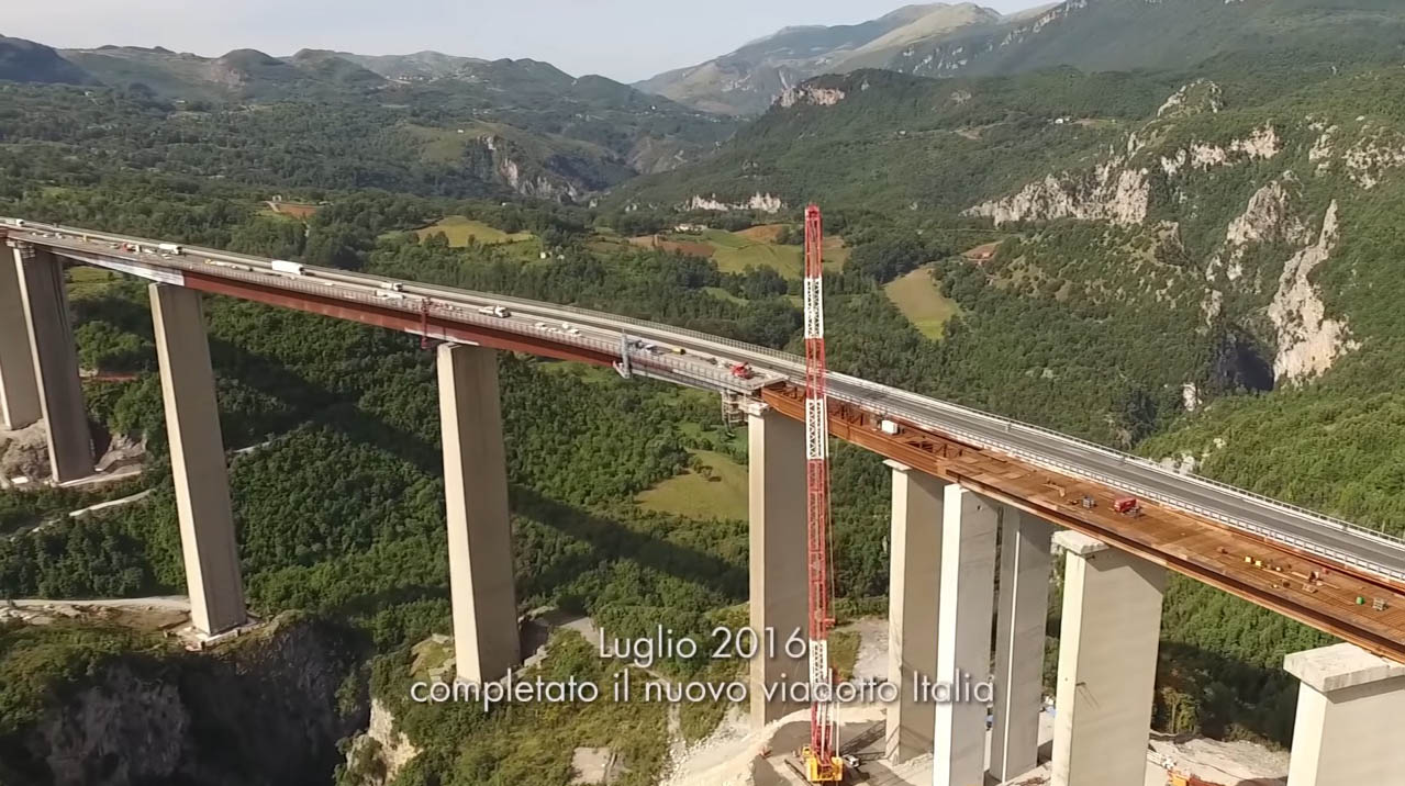 ItaliaNewDeckCrane.jpg