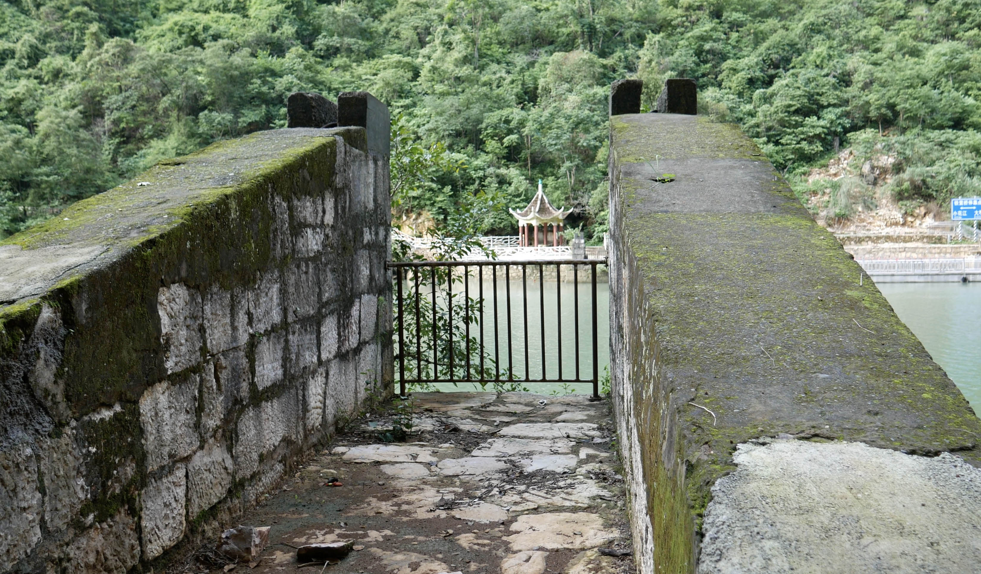 HuajiangChainFoundationWalls.jpg