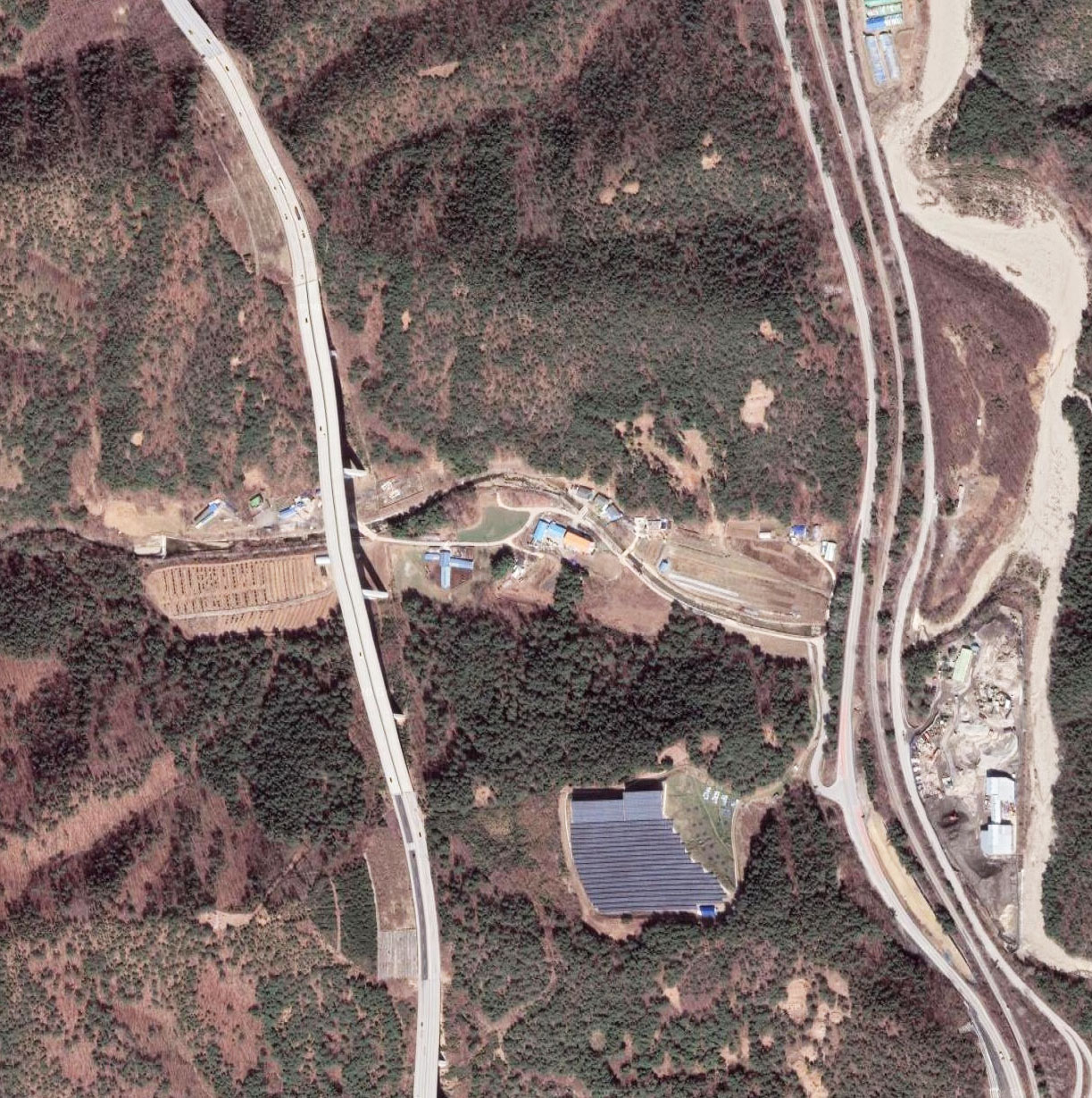File:1st SanseongSatellite.jpg