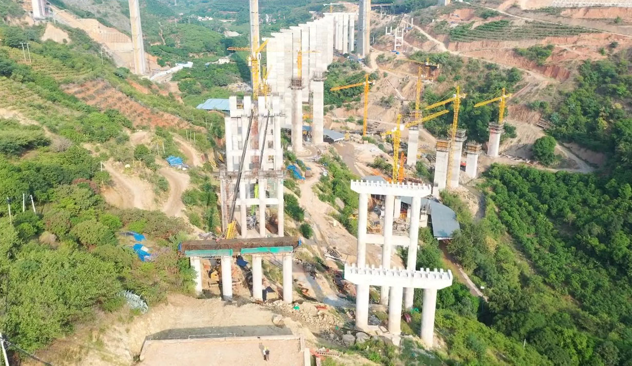 Hongguangtallest pier 90m.jpg