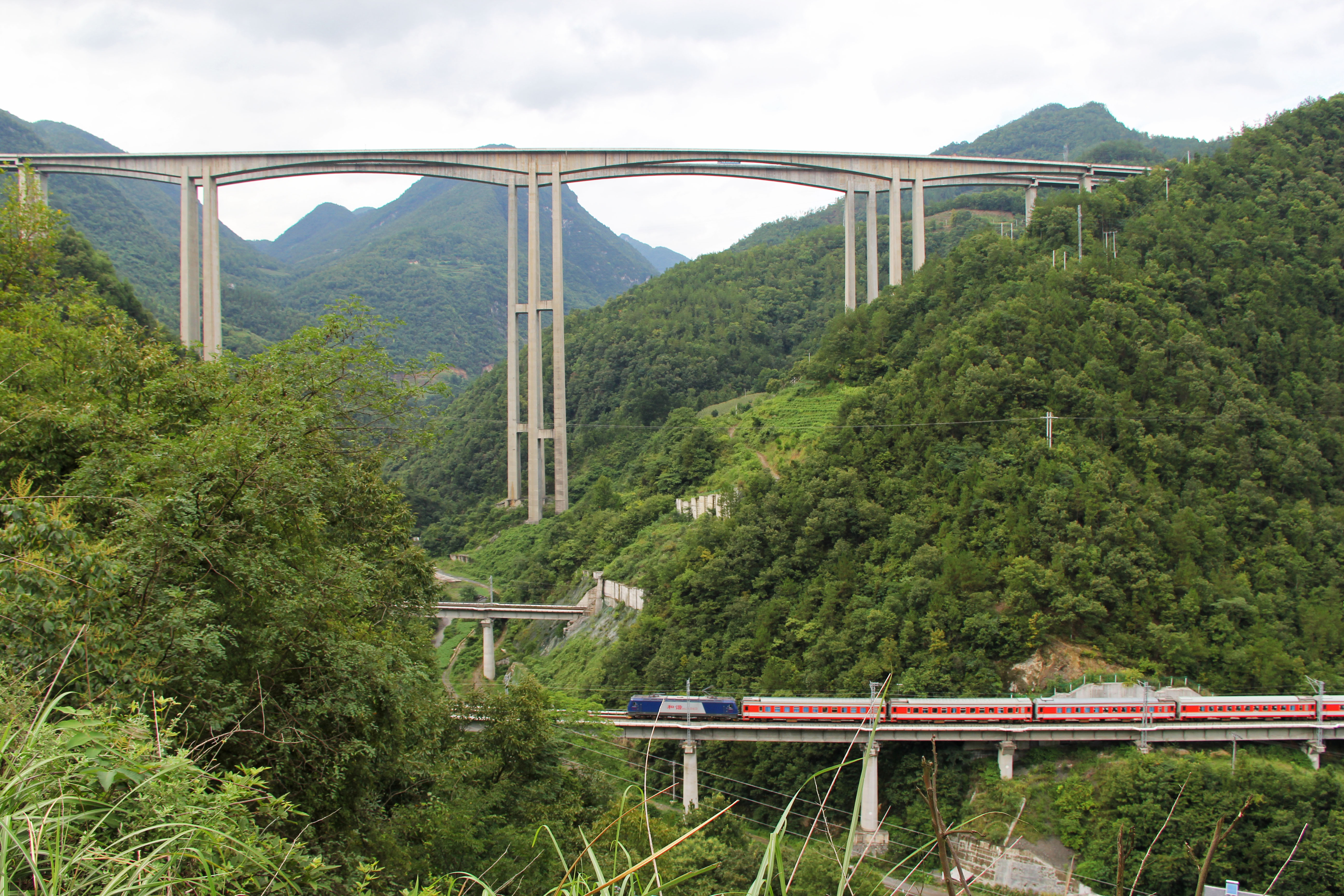 ShuanghekouBridge&Train2013.jpg