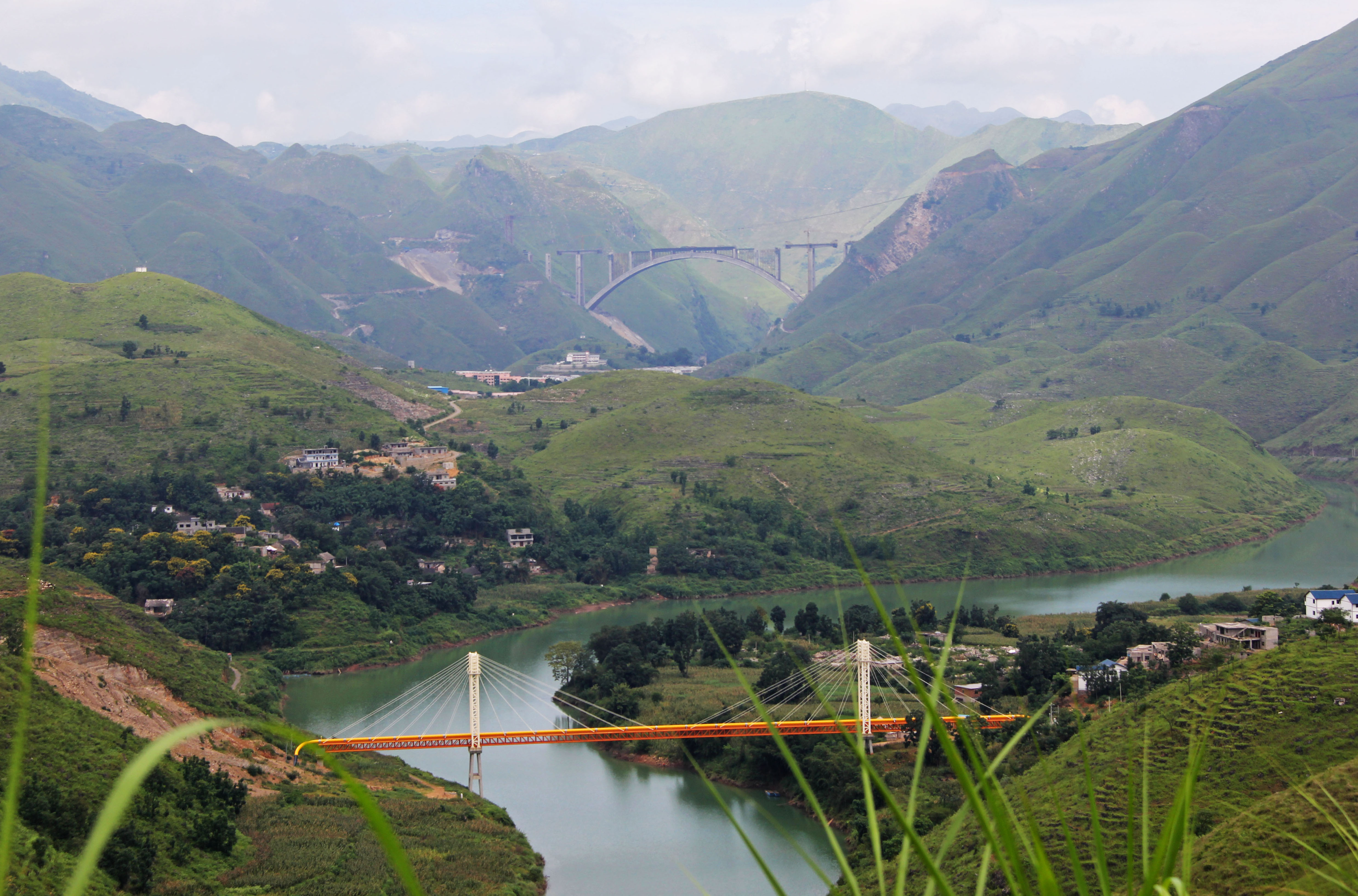 BeipanjiangQinglongRailway&Pipe.jpg