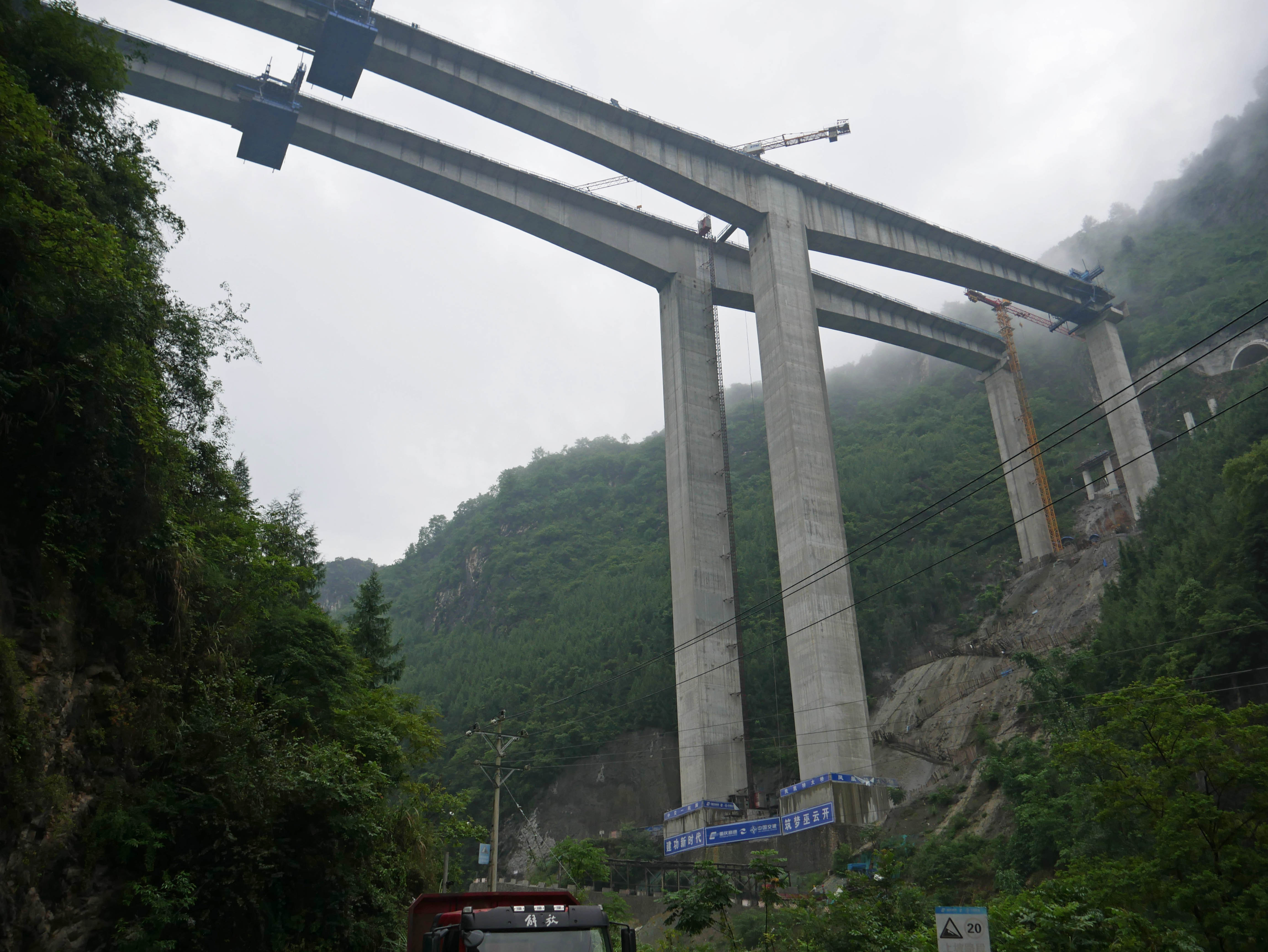 Fenghuang Bridge WuyunkaiTrees.JPG