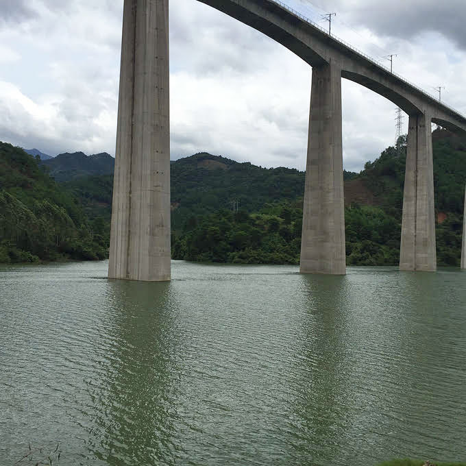 Xingfuyuan Railway Bridge.jpg