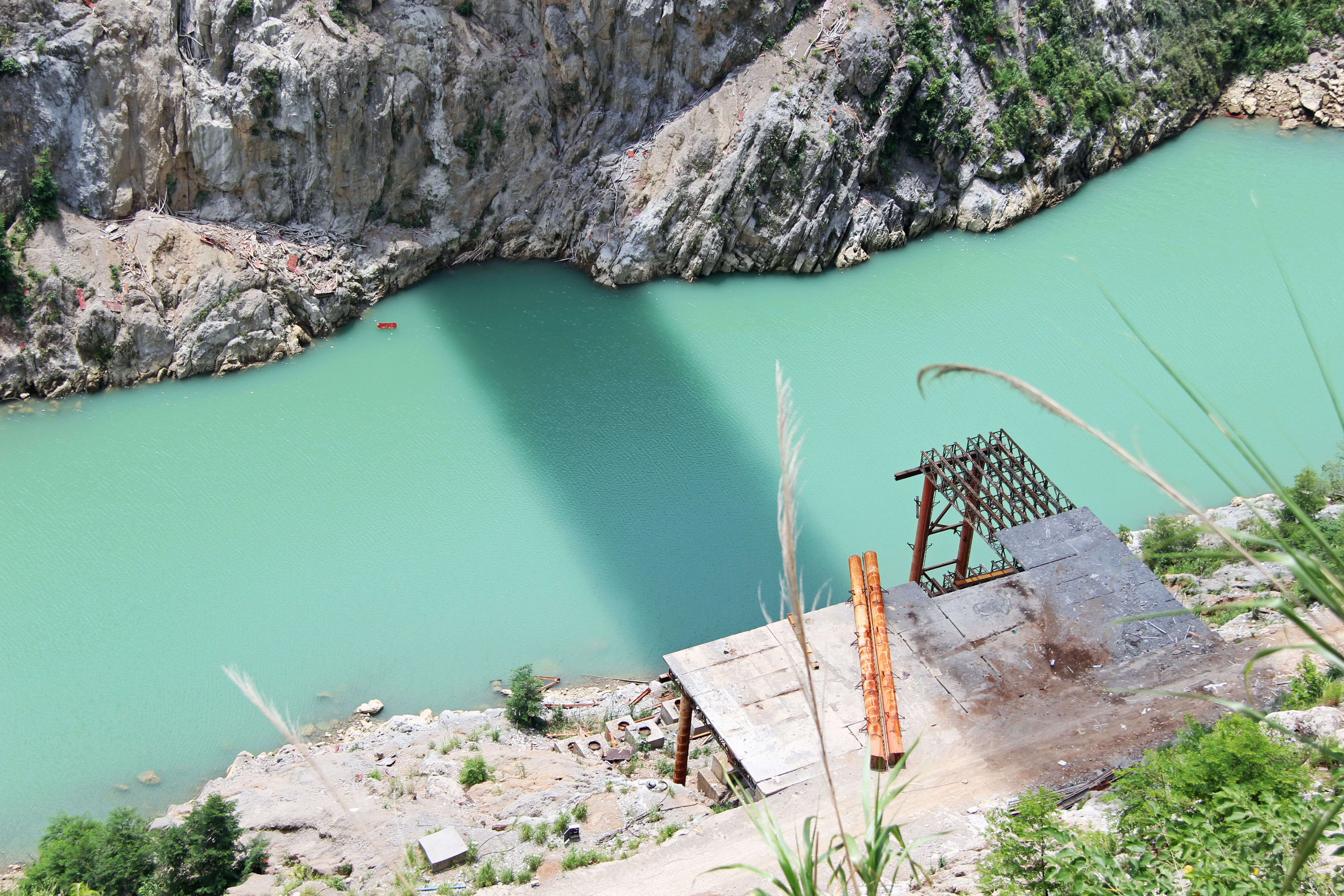 BeipanjiangQinglongRiverReservoir.jpg