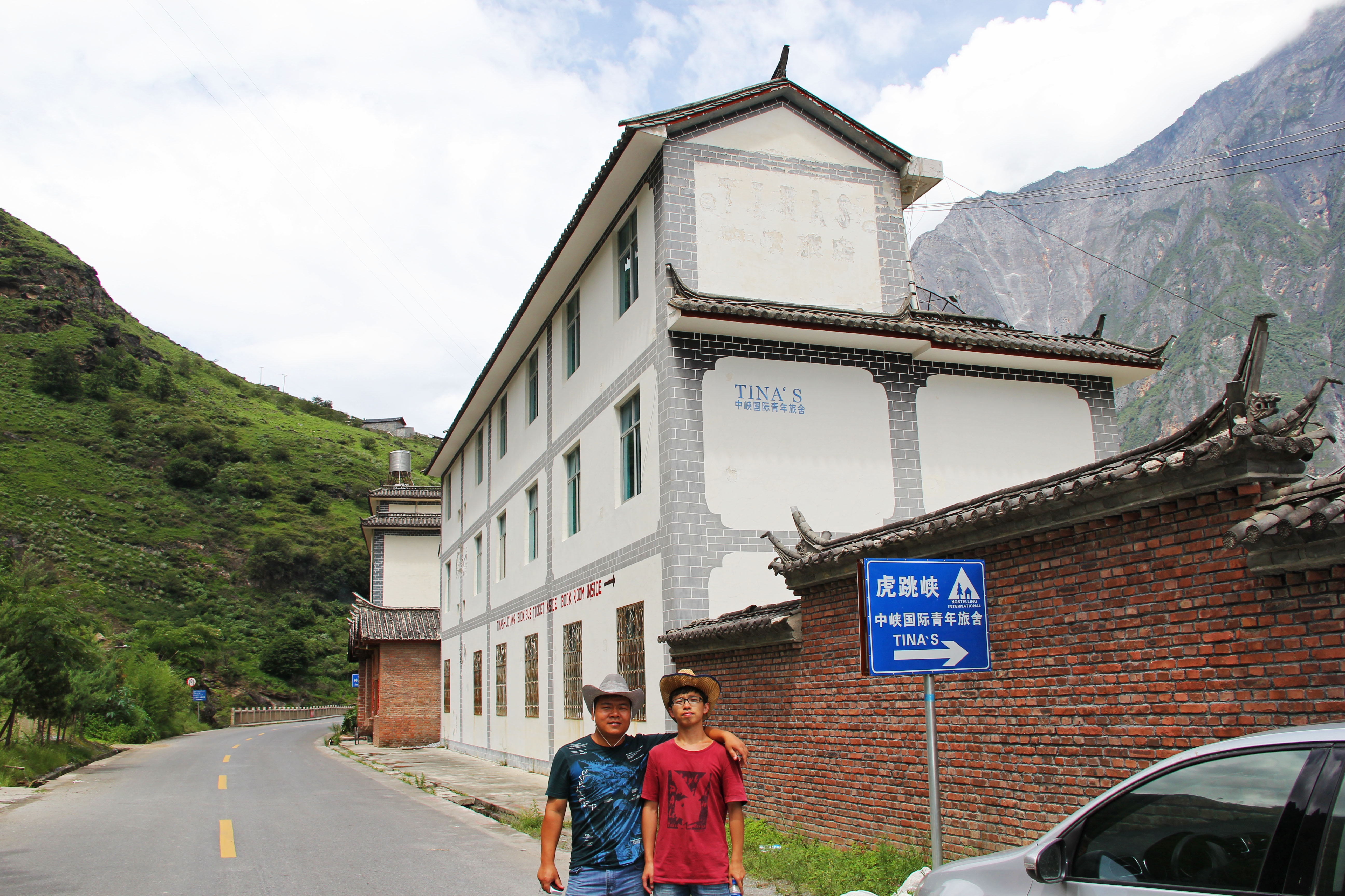 File:TigerLeapingGorgeTinasGuesthouse.jpg