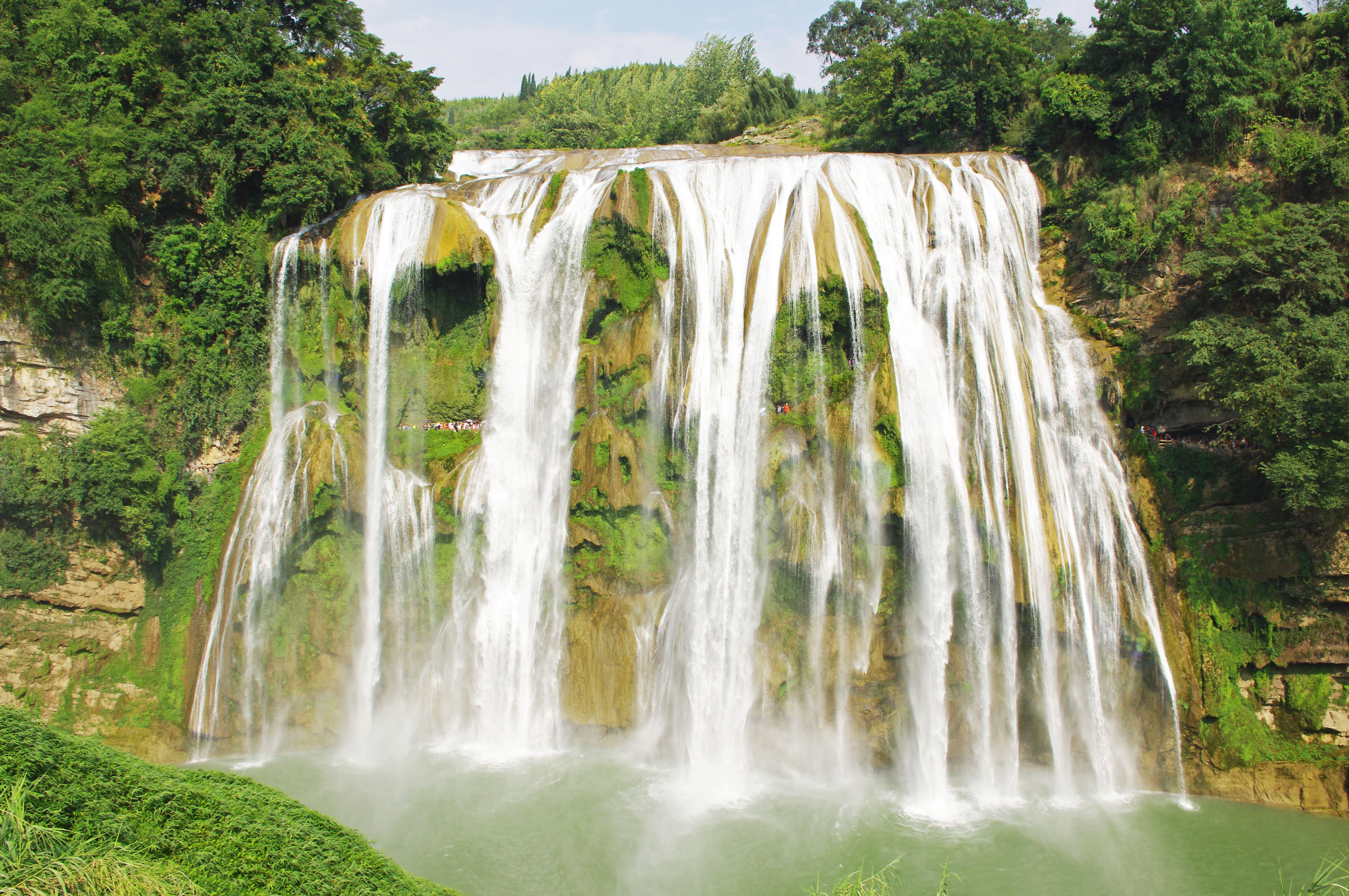 13HuangguoshuWaterfallsbyRichard.jpg