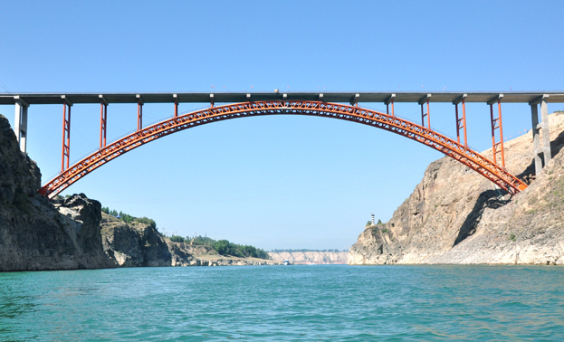 Liujiaxia ReservoirBluesky.jpg